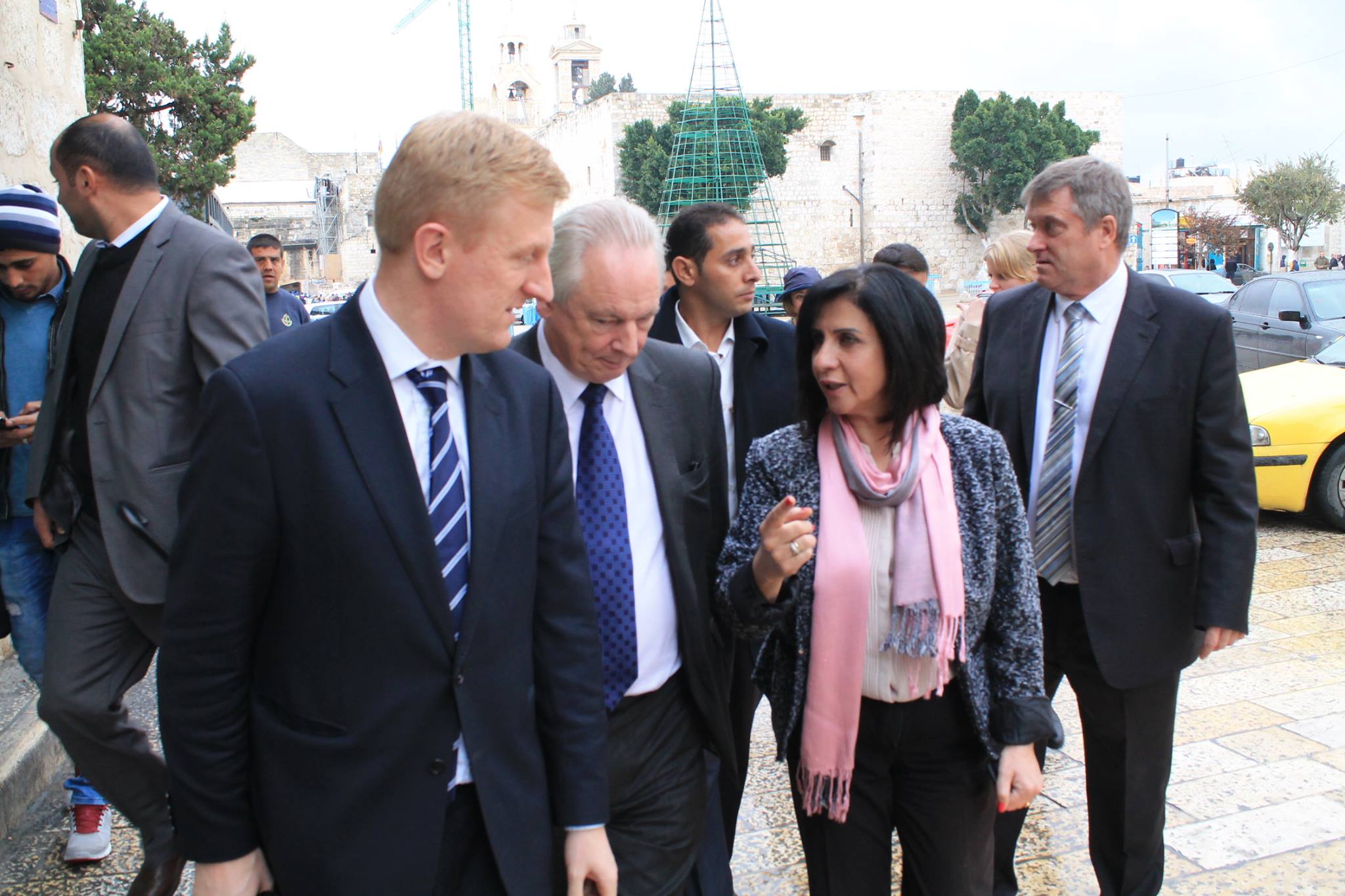 رئيسة بلدية يبت لحم تستقبل وزير الصرف العام في المملكة المتحدة فرنسيس مود