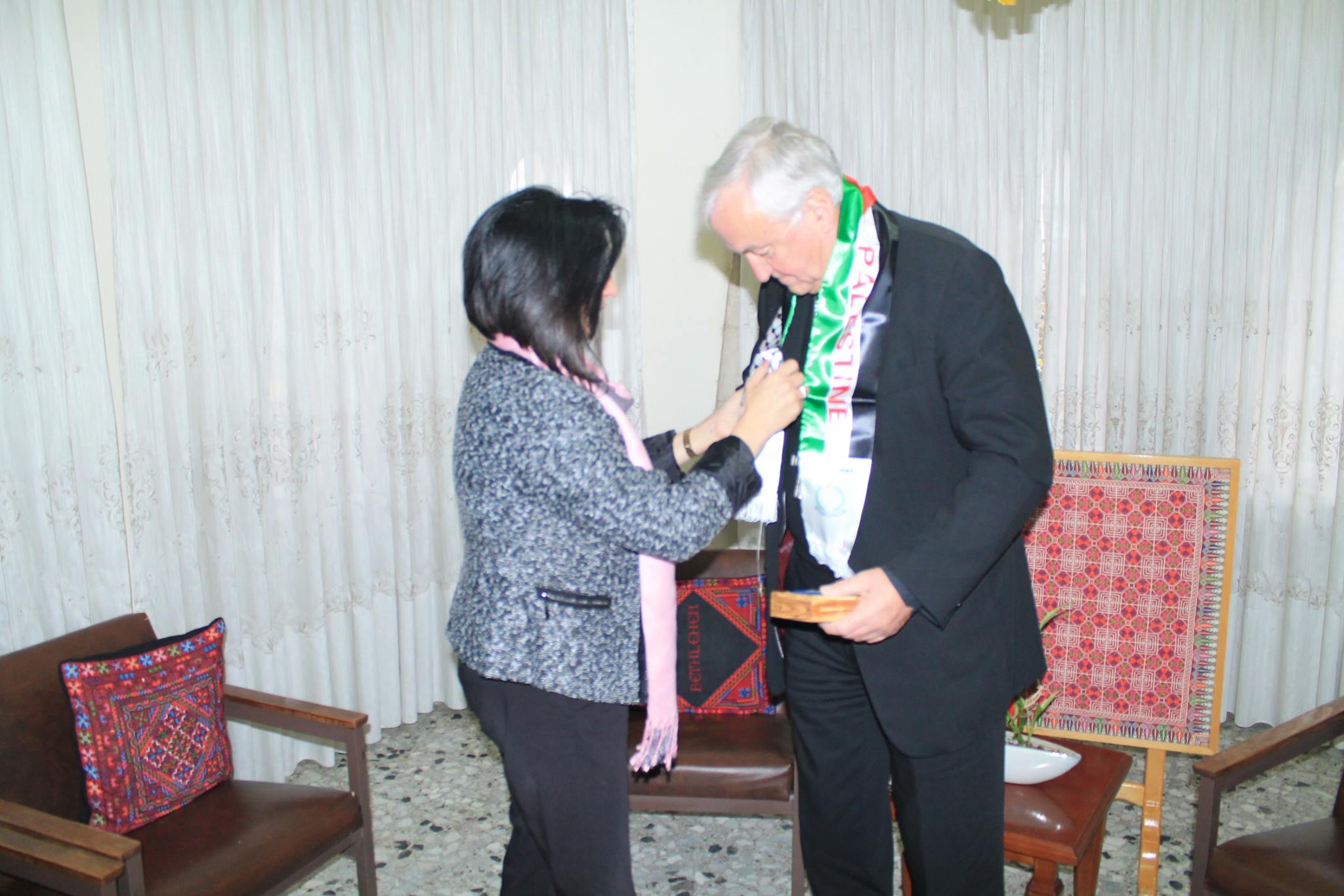 بعد زيارته لغزة الكاردينال فينسينت يجتمع مع رئيسة بلدية بيت لحم