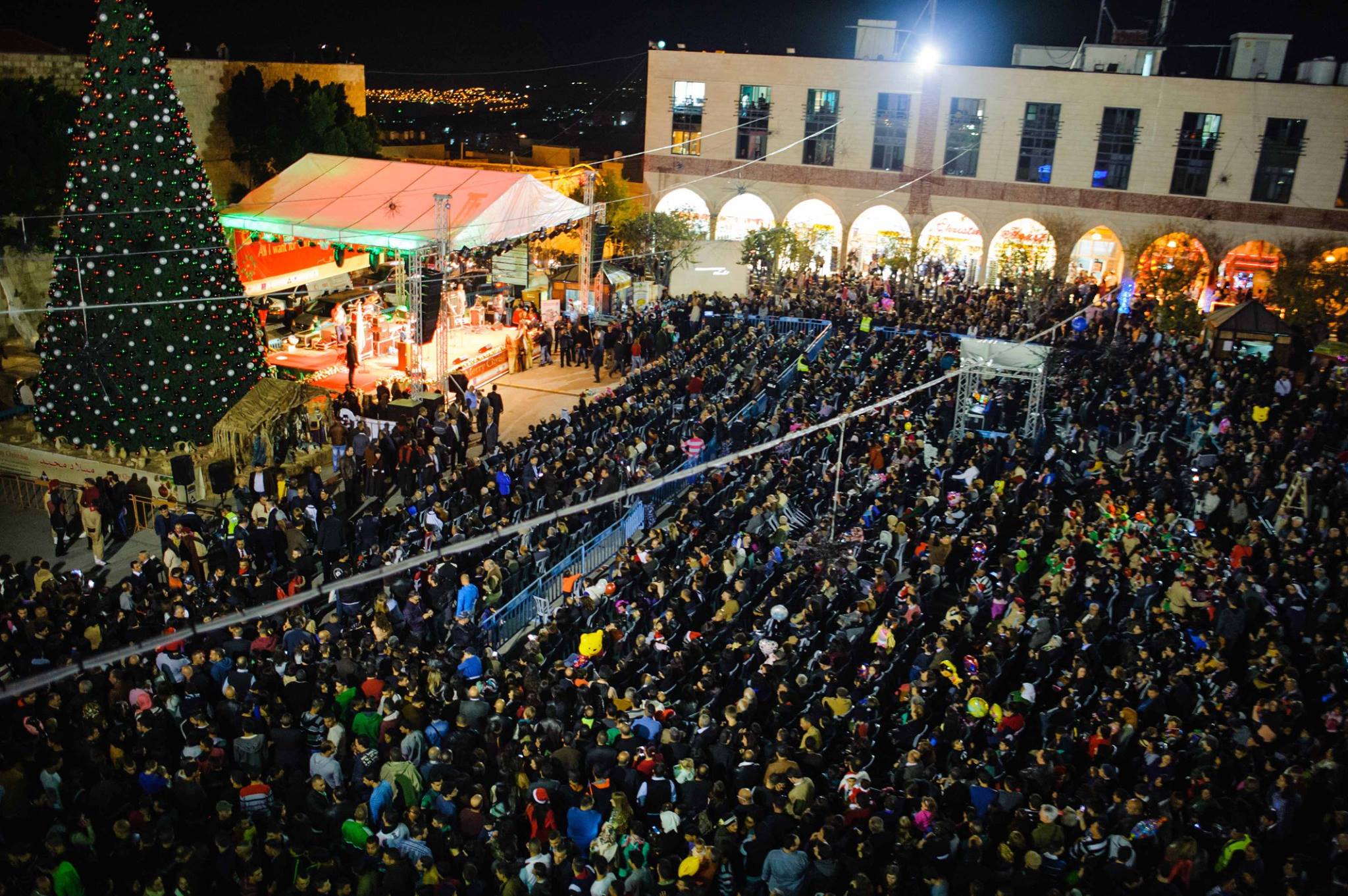 حفل إضاءة شجرة عيد الميلاد المجيد في مدينة بيت لحم