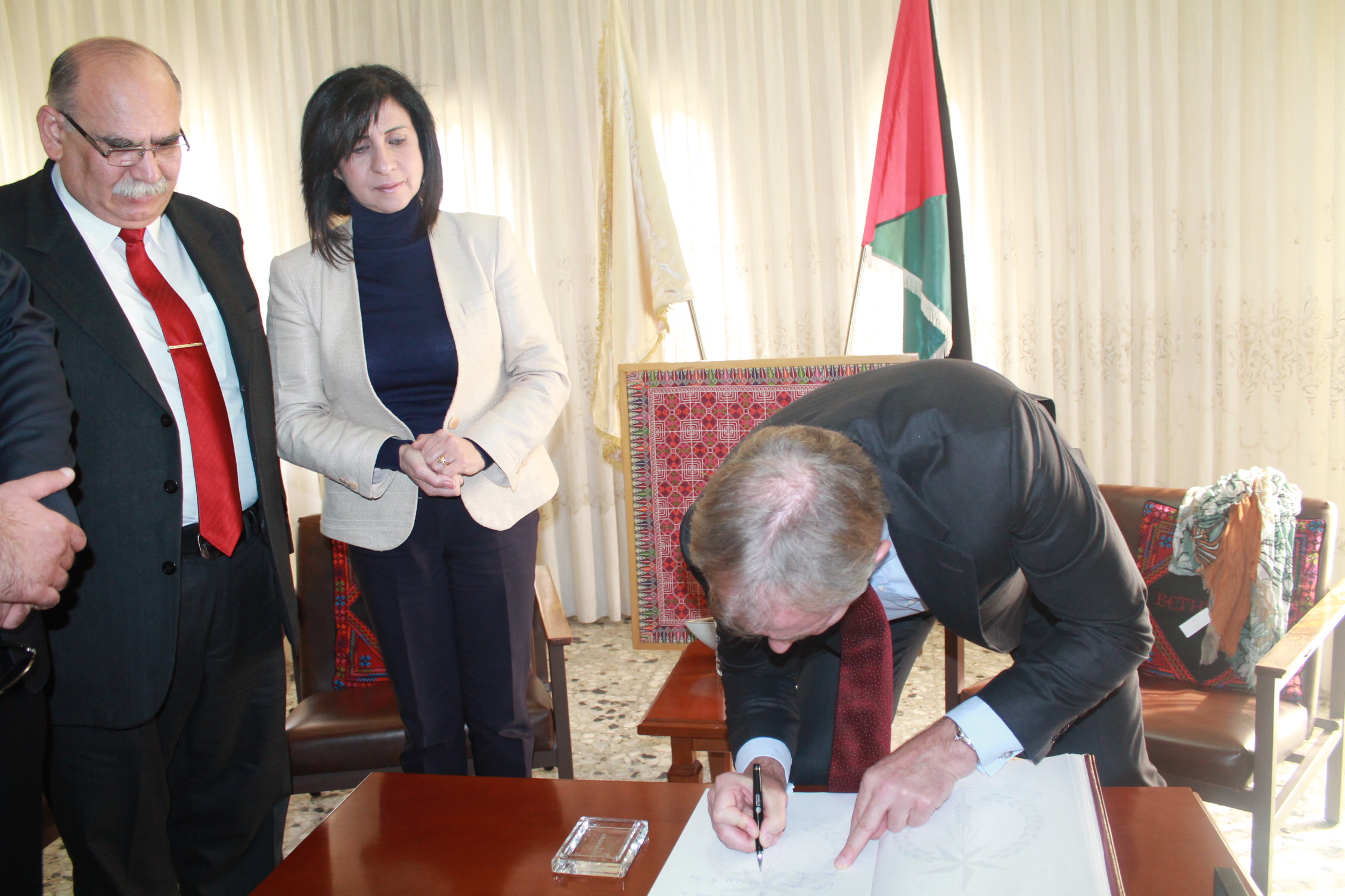 طوني بلير يزور بلدية بيت لحم لمناقشة العديد من القضايا للنهوض بالمدينة 