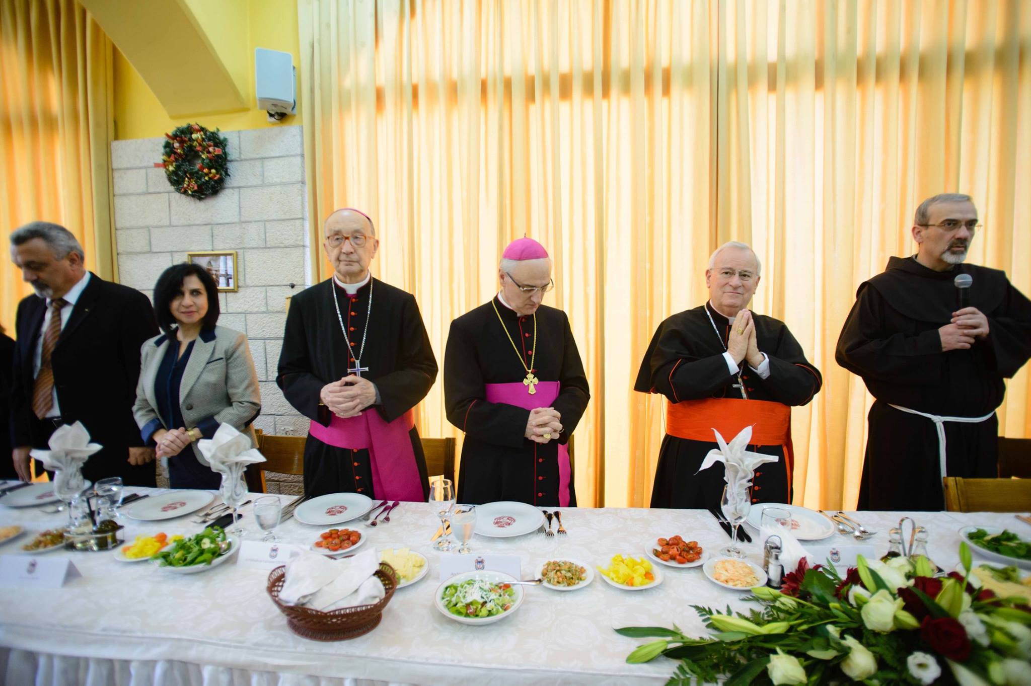 رئيسة وأعضاء بلدية بيت لحم يشاركون في استقبال الكاردينال باسيتي