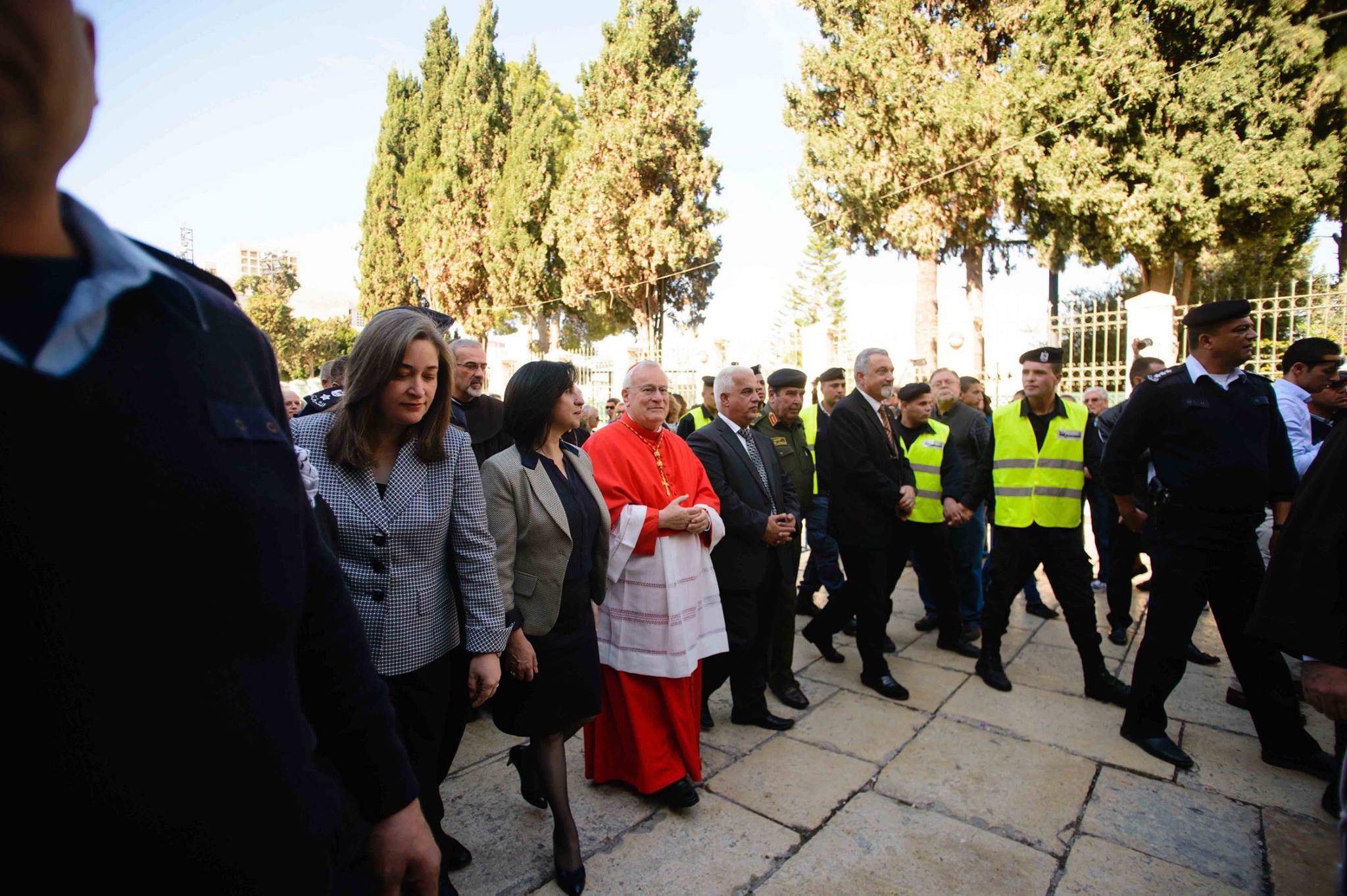  رئيسة وأعضاء بلدية بيت لحم يشاركون في استقبال الكاردينال باسيتي
