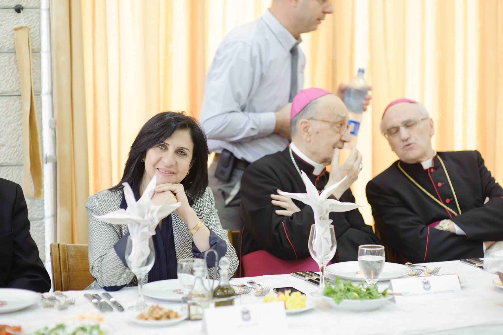  رئيسة وأعضاء بلدية بيت لحم يشاركون في استقبال الكاردينال باسيتي