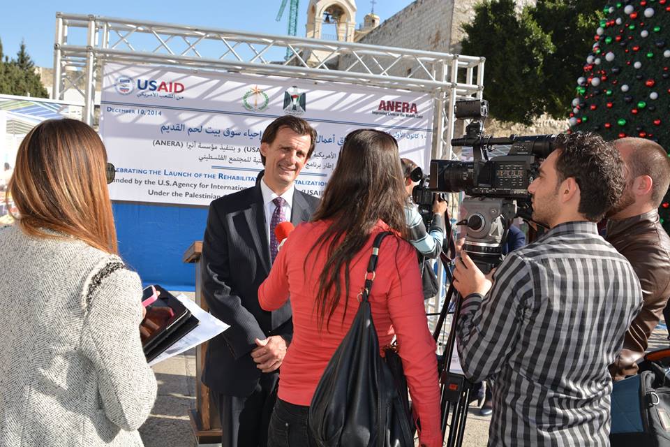 بتمويل من الوكالة الأمريكية وبتنفيذ مؤسسة "أنيرا"  بلدية بيت لحم تطلق أعمال إعادة تأهيل سوق بيت لحم 
