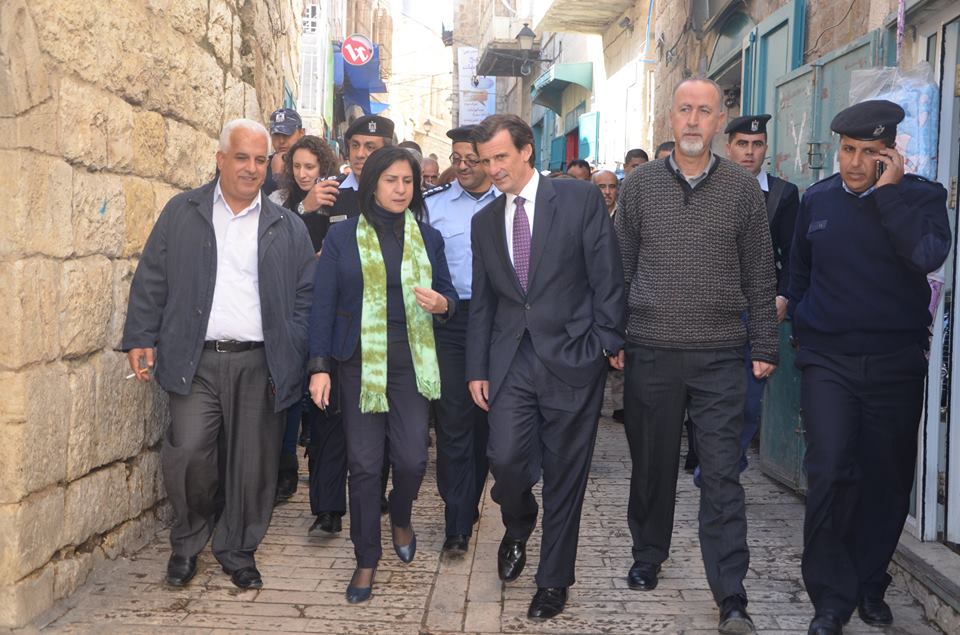 بتمويل من الوكالة الأمريكية وبتنفيذ مؤسسة "أنيرا"  بلدية بيت لحم تطلق أعمال إعادة تأهيل سوق بيت لحم 