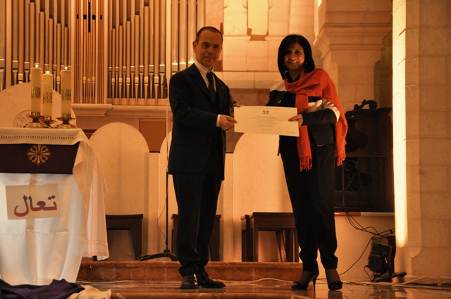 ايطاليا تمنح رئيسة بلدية بيت لحم رتبة قائد لوسام نجمة التضامن الإيطالي