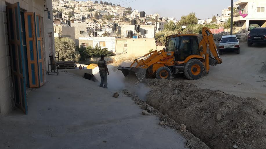 رئيسة بلدية بيت لحم تقوم بجولة لتفقد سير أعمال تعبيد شوارع بيت لحم