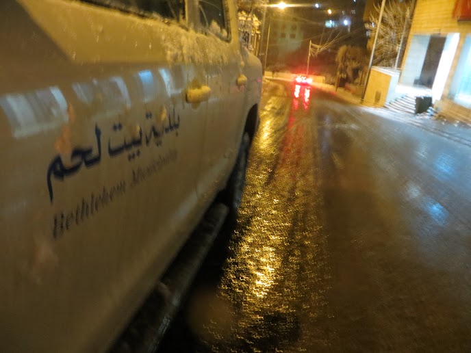 غرفة طوارىء بلدية بيت لحم تسيطر على حالات الطوارىء وتقدم المساعدة المطلوبة