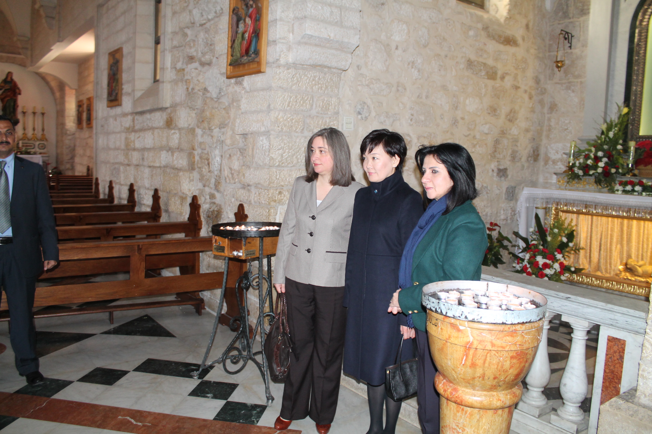 Mayor of Bethlehem Welcomes the Japanese Prime Minister's Wife in Bethlehem