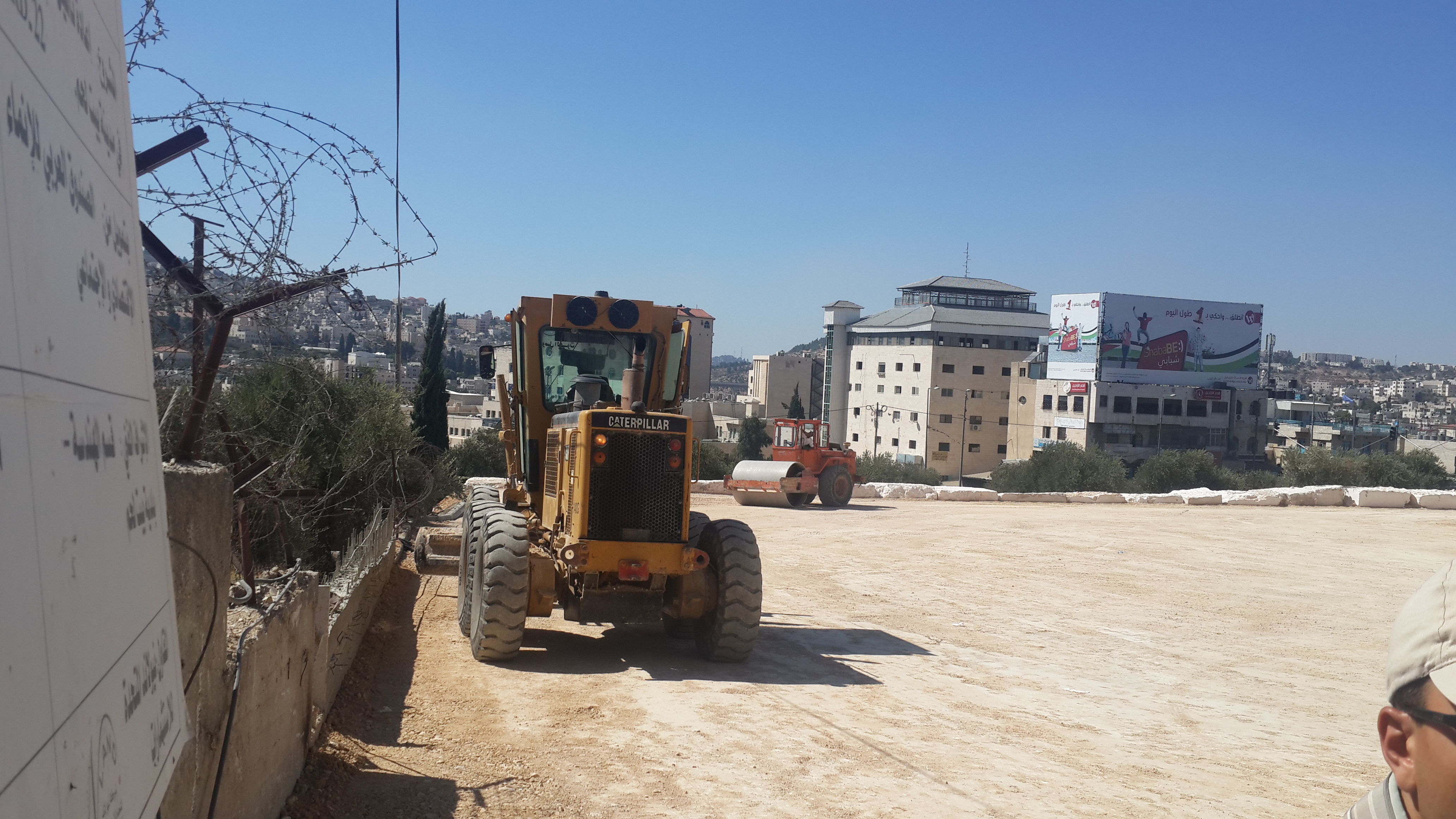 موقف للسيارات العمومية بالقرب من منطقة المدبسة