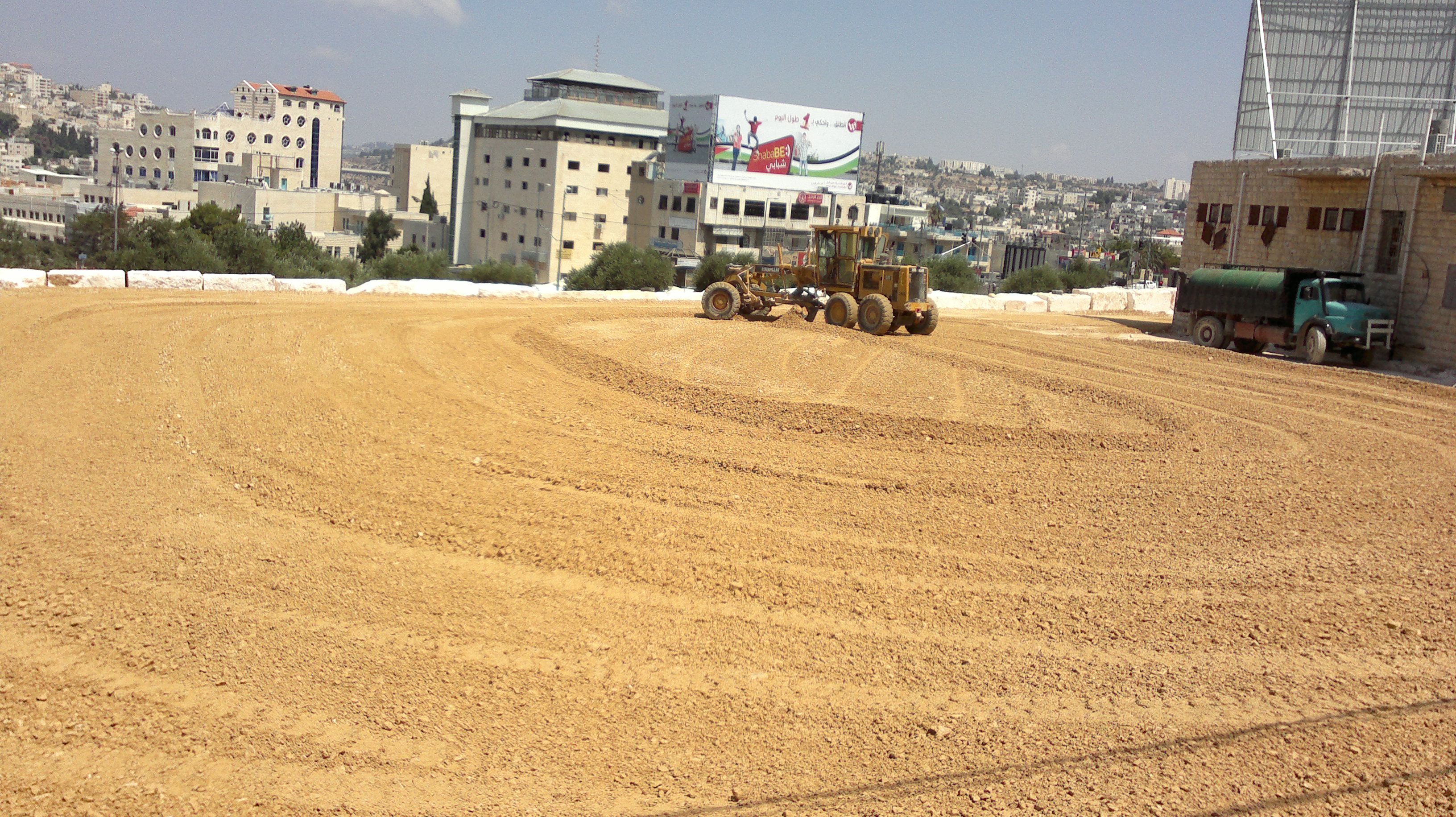 موقف للسيارات العمومية بالقرب من منطقة المدبسة