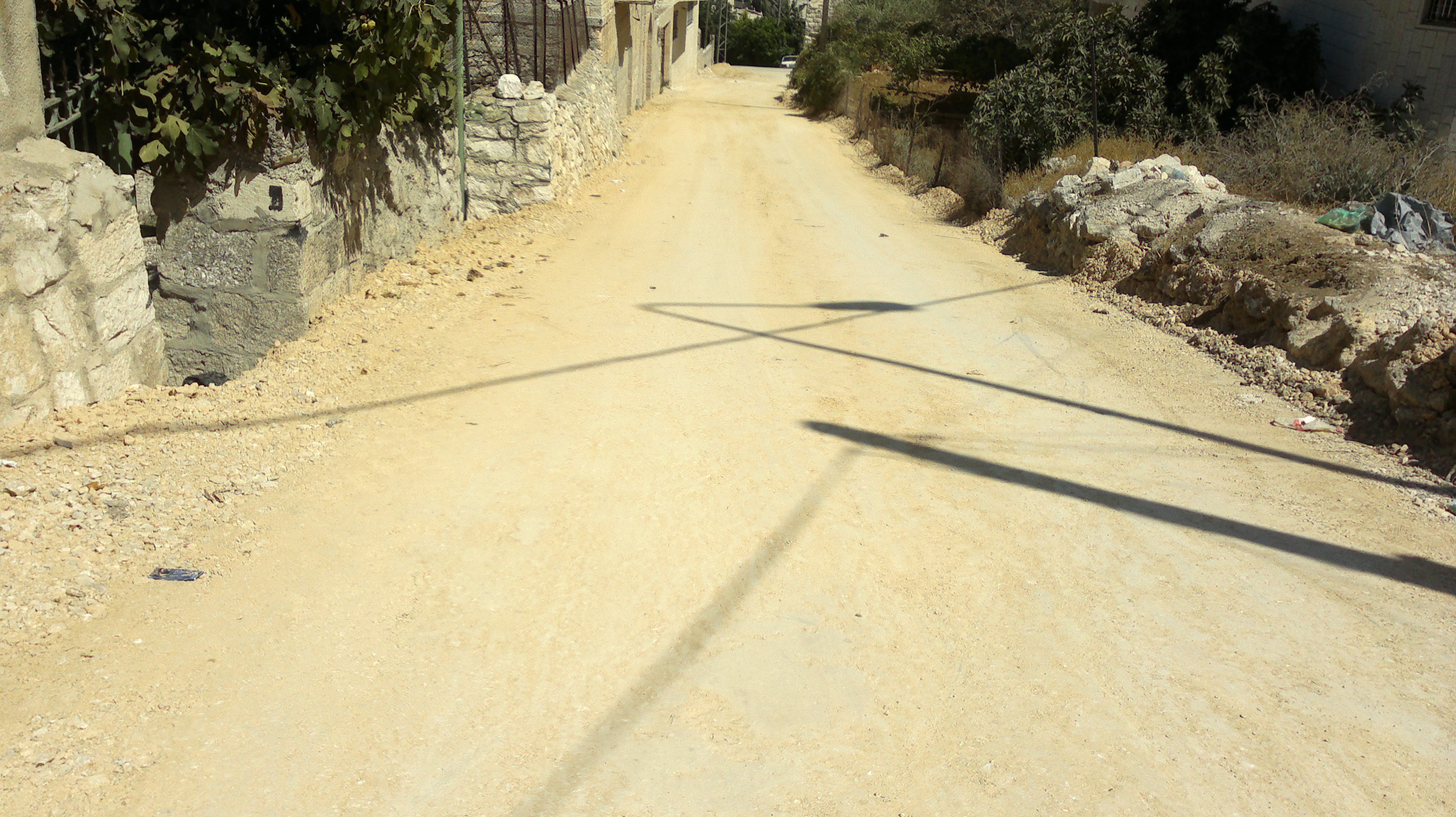 تعبيد الشارع المتفرع من شارع بيت ساحور 