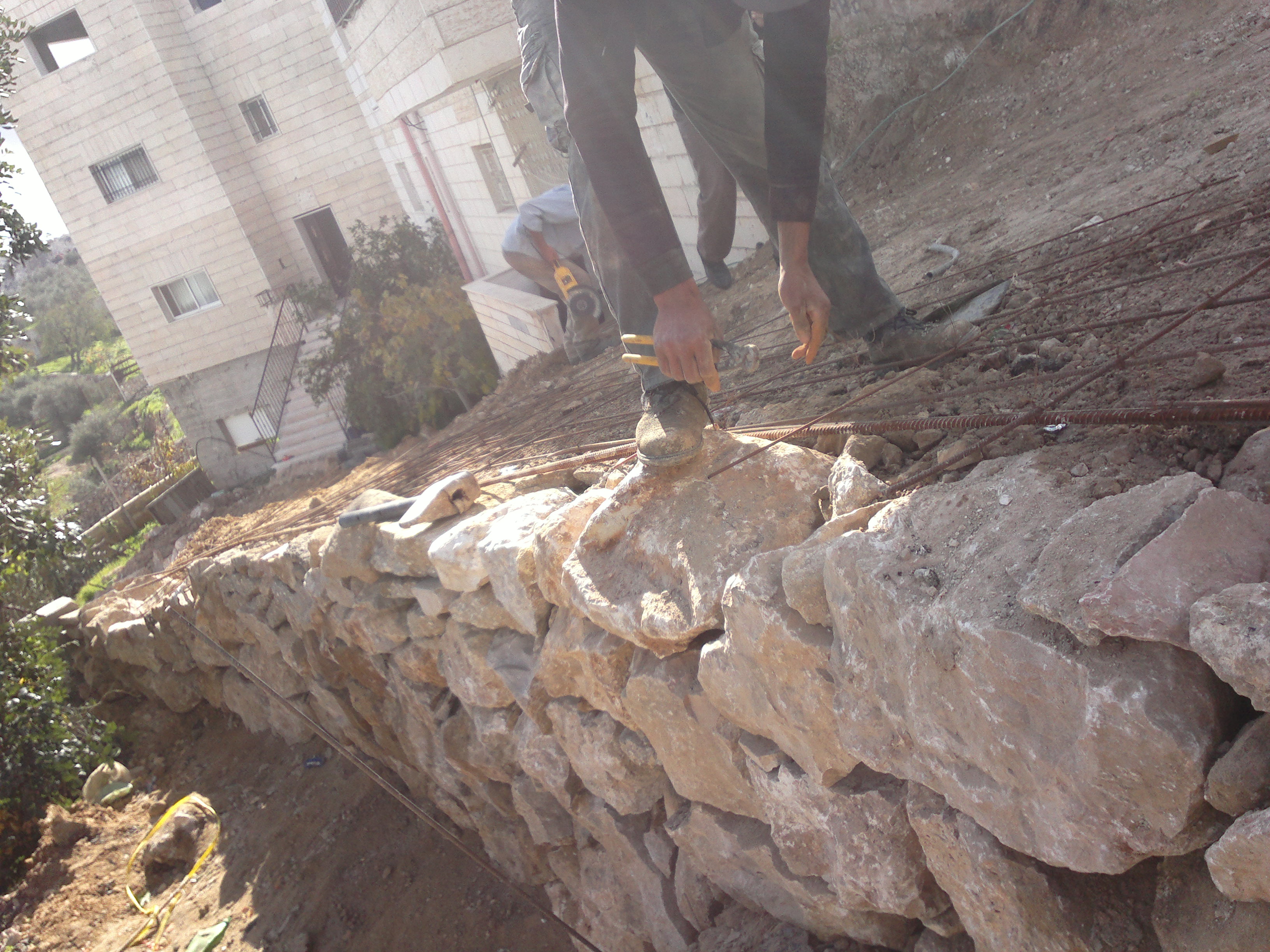 تعبيد شارع الجبل بالاضافة الى أعمال رئيسية أخرى