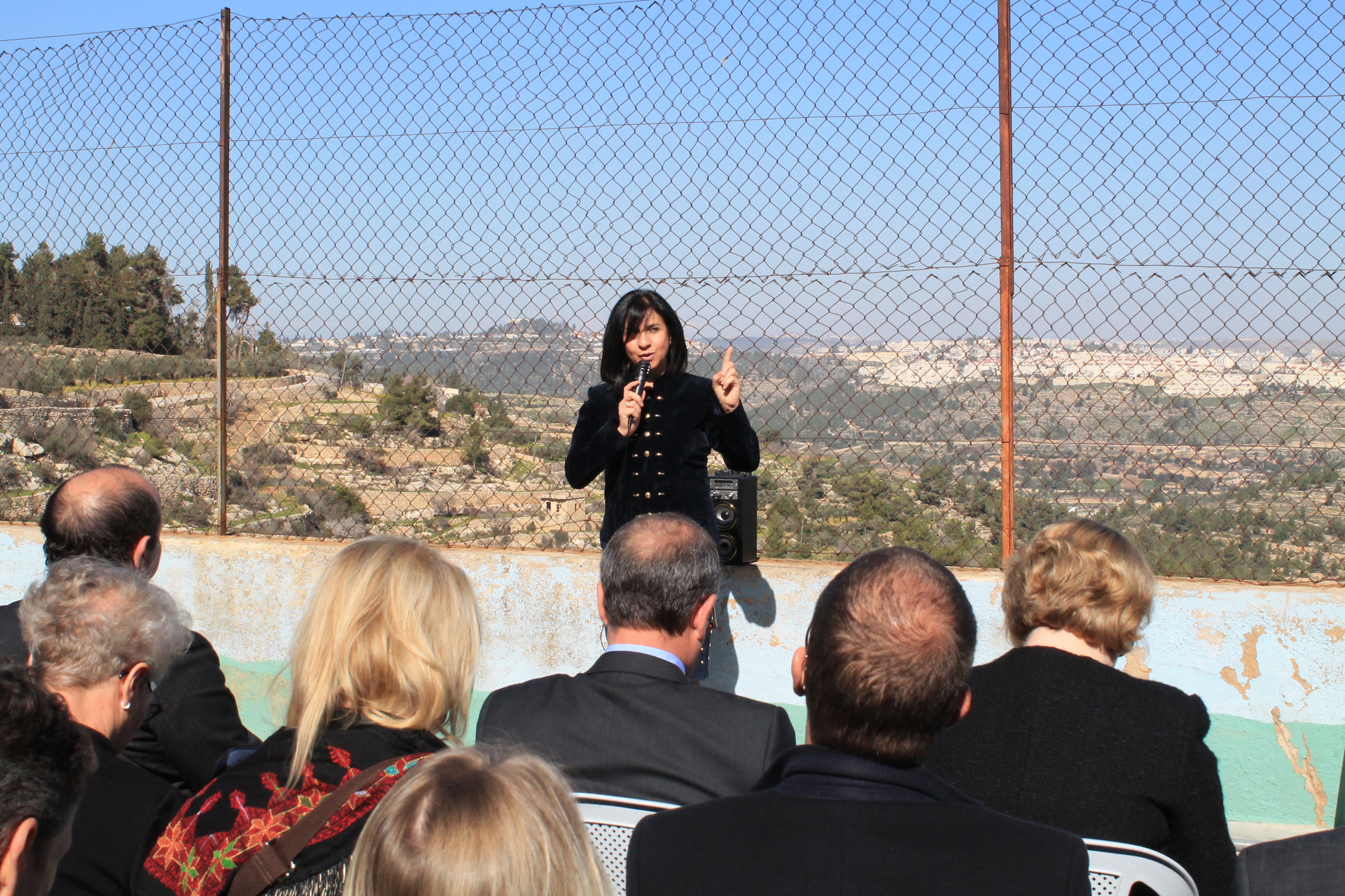  بابون تبدي تخوفها من قضية كريمزان وتطالب رؤساء بعثات الاتحاد الاوروبي بالضغط للحيولة دون بناء الجدار