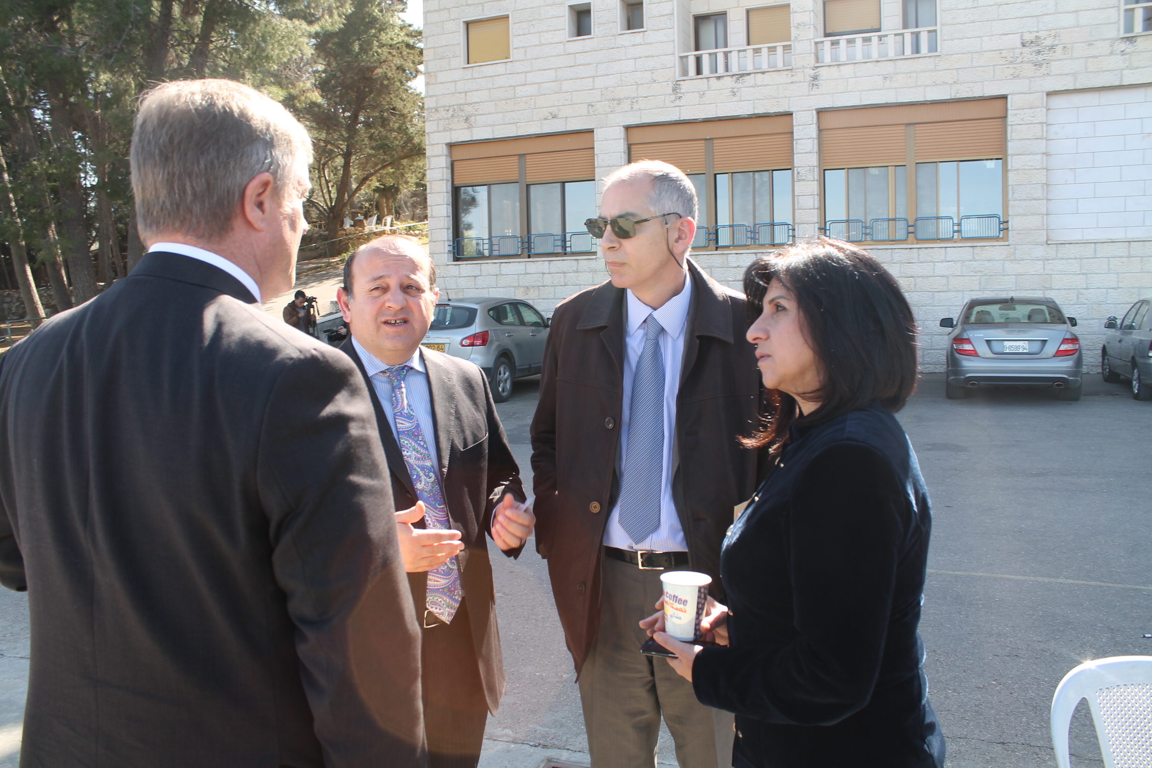  بابون تبدي تخوفها من قضية كريمزان وتطالب رؤساء بعثات الاتحاد الاوروبي بالضغط للحيولة دون بناء الجدار