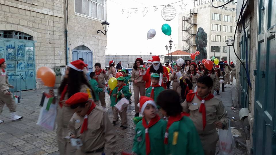 مسيرة الأطفال السنوية خلال احتفالات أعياد الميلاد المجيدة