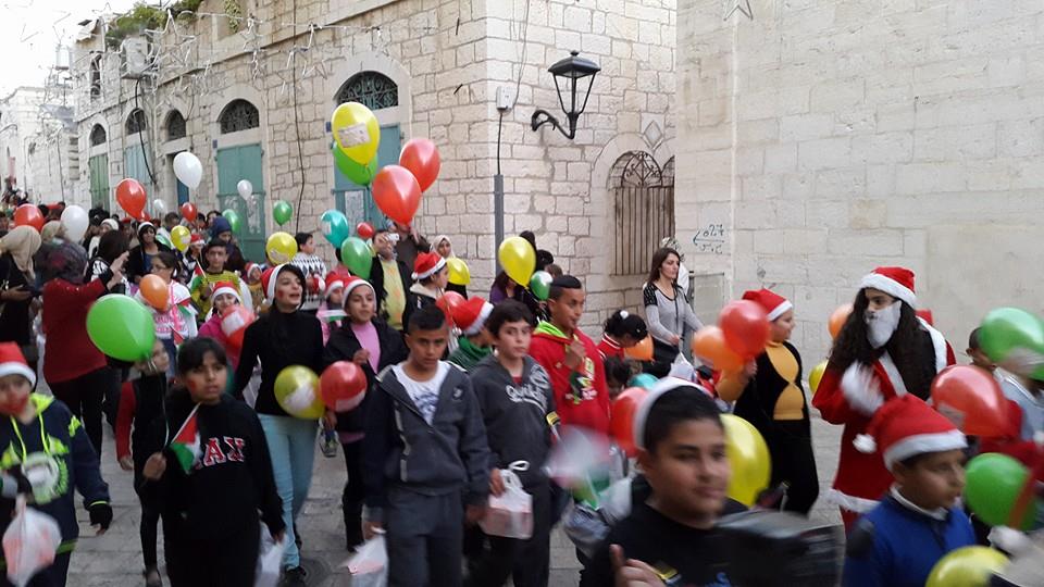 مسيرة الأطفال السنوية خلال احتفالات أعياد الميلاد المجيدة