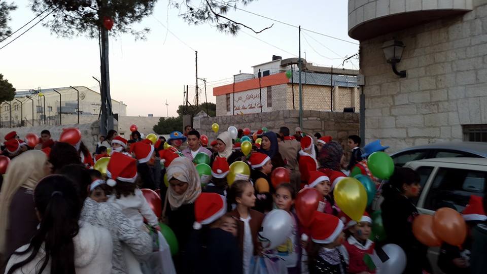 مسيرة الأطفال السنوية خلال احتفالات أعياد الميلاد المجيدة