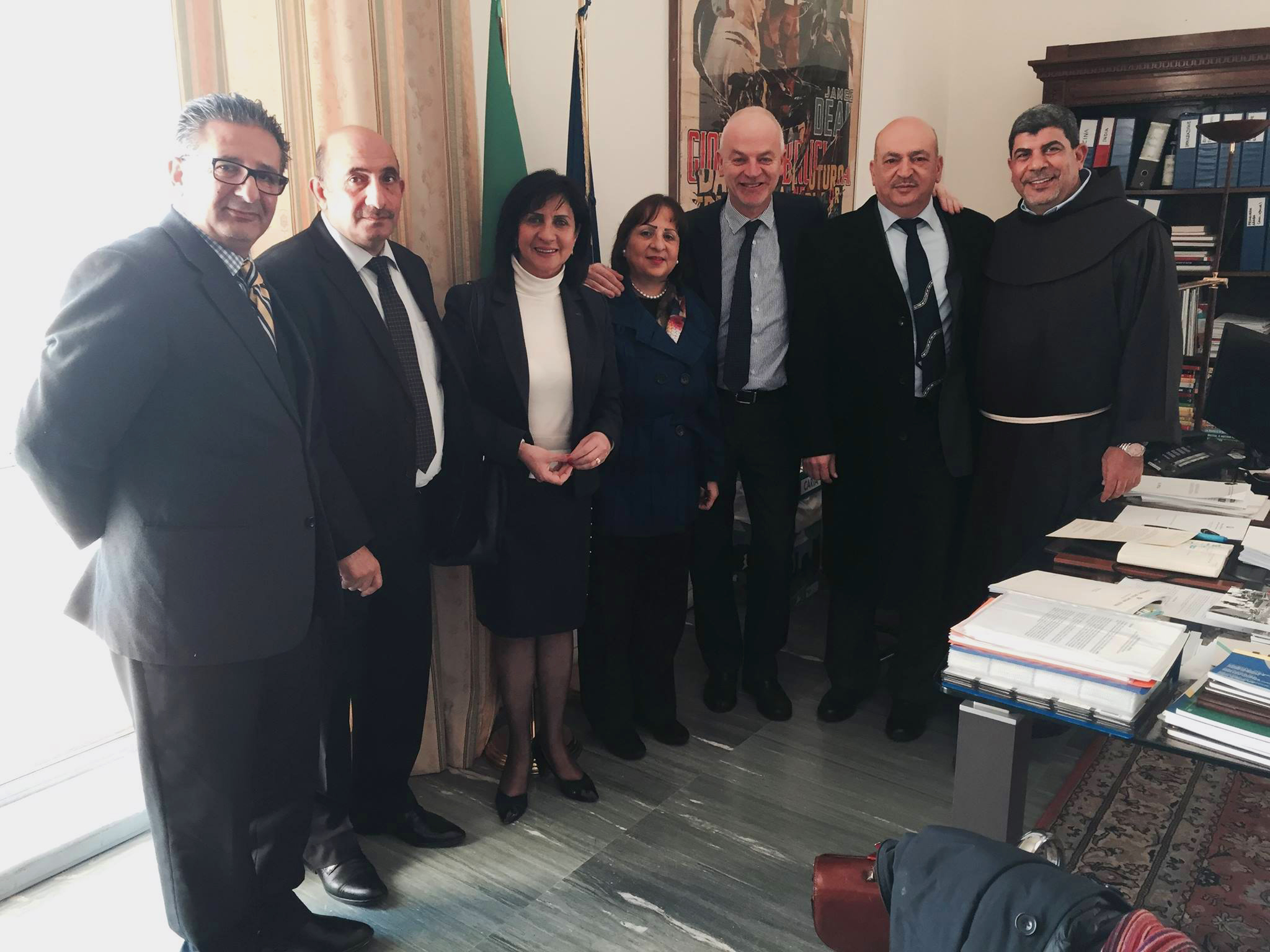 رؤساء بلديات بيت لحم وبيت جالا وبيت ساحور يلتقون قداسة البابا فرنسيس والعديد من المسؤولين والسفراء ويطالبونهم بالعمل على وقف الاستيطان وبناء الجدار