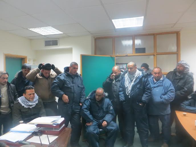 بابون وفريق طوارىء بلدية بيت لحم يستقبلون مجموعة من الشخصيات الاعتبارية في غرفة الطوارىء