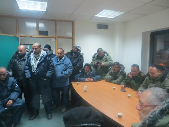 بابون وفريق طوارىء بلدية بيت لحم يستقبلون مجموعة من الشخصيات الاعتبارية في غرفة الطوارىء