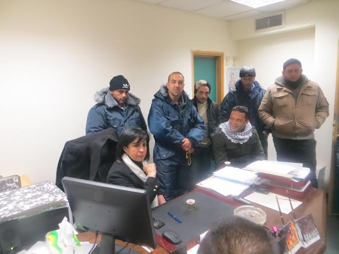 بابون وفريق طوارىء بلدية بيت لحم يستقبلون مجموعة من الشخصيات الاعتبارية في غرفة الطوارىء