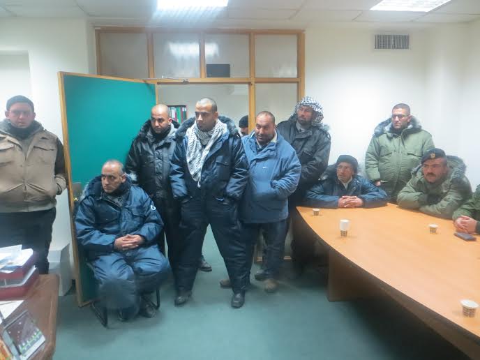 بابون وفريق طوارىء بلدية بيت لحم يستقبلون مجموعة من الشخصيات الاعتبارية في غرفة الطوارىء