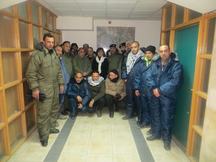 بابون وفريق طوارىء بلدية بيت لحم يستقبلون مجموعة من الشخصيات الاعتبارية في غرفة الطوارىء