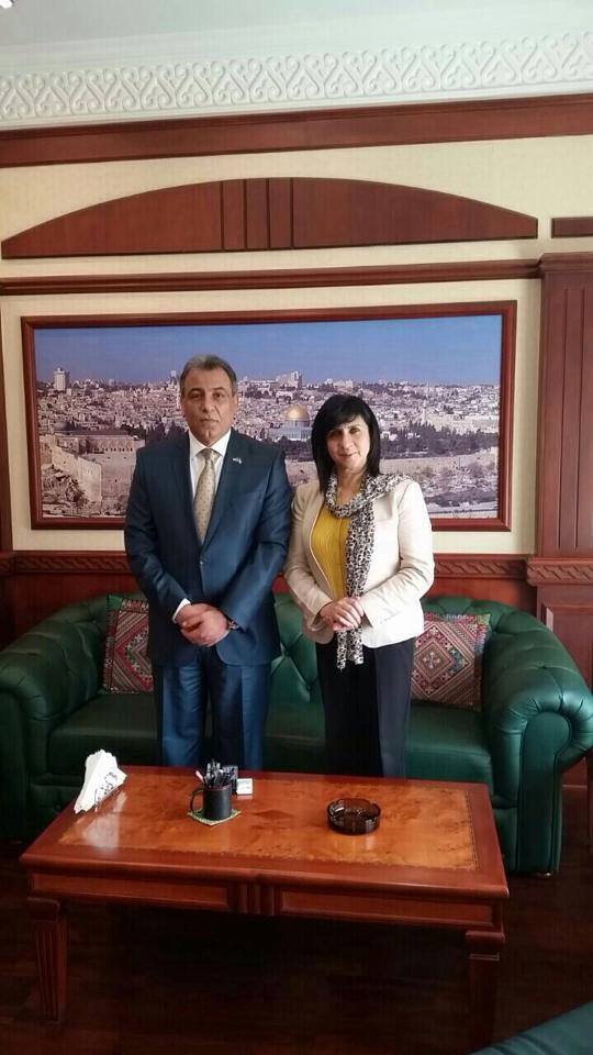 بابون والوفد المرافق يلبون دعوة شركة اتحاد المقاولين لزيارة دولة الإمارات العربية المتحدة، ويلتقون بمعالي الشيخ آل نهيان وزير الثقافة والشباب وتنمية المجتمع