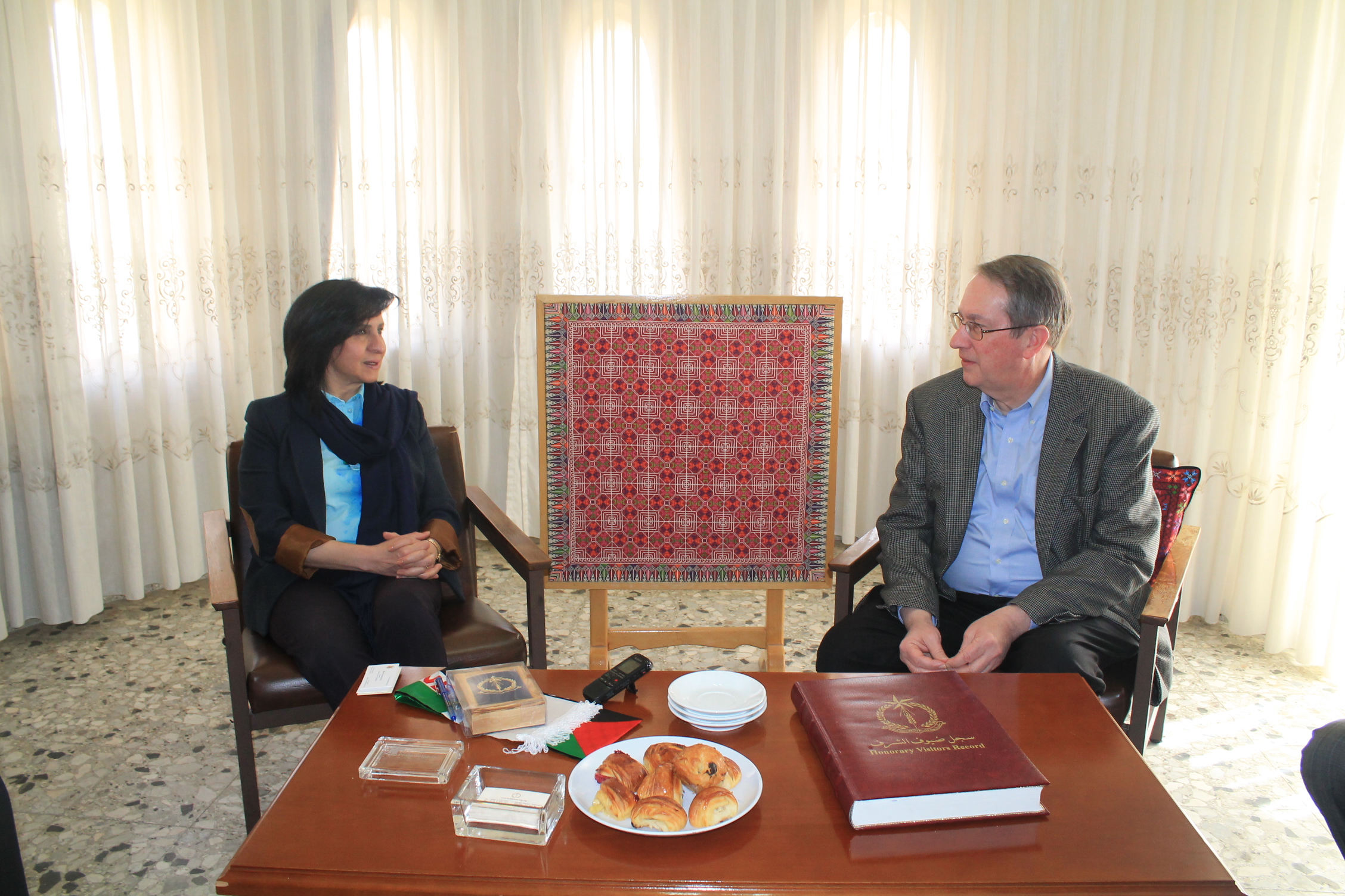 الاستاذة فيرا بابون تستقبل وفدا امريكا من مجلس النواب الامريكي والقنصلية الامريكية