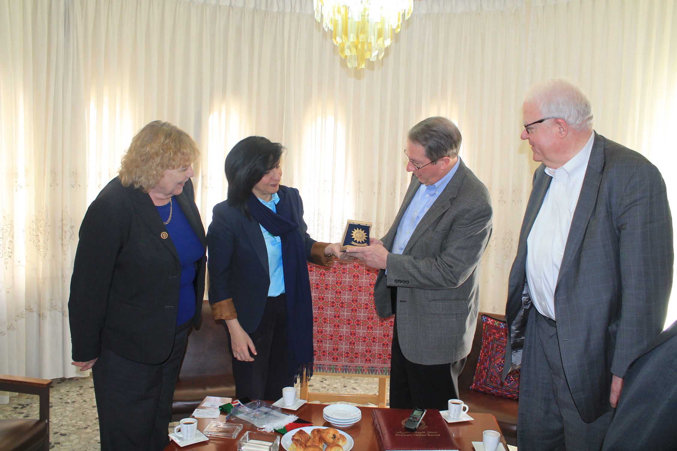 الاستاذة فيرا بابون تستقبل وفدا امريكا من مجلس النواب الامريكي والقنصلية الامريكية