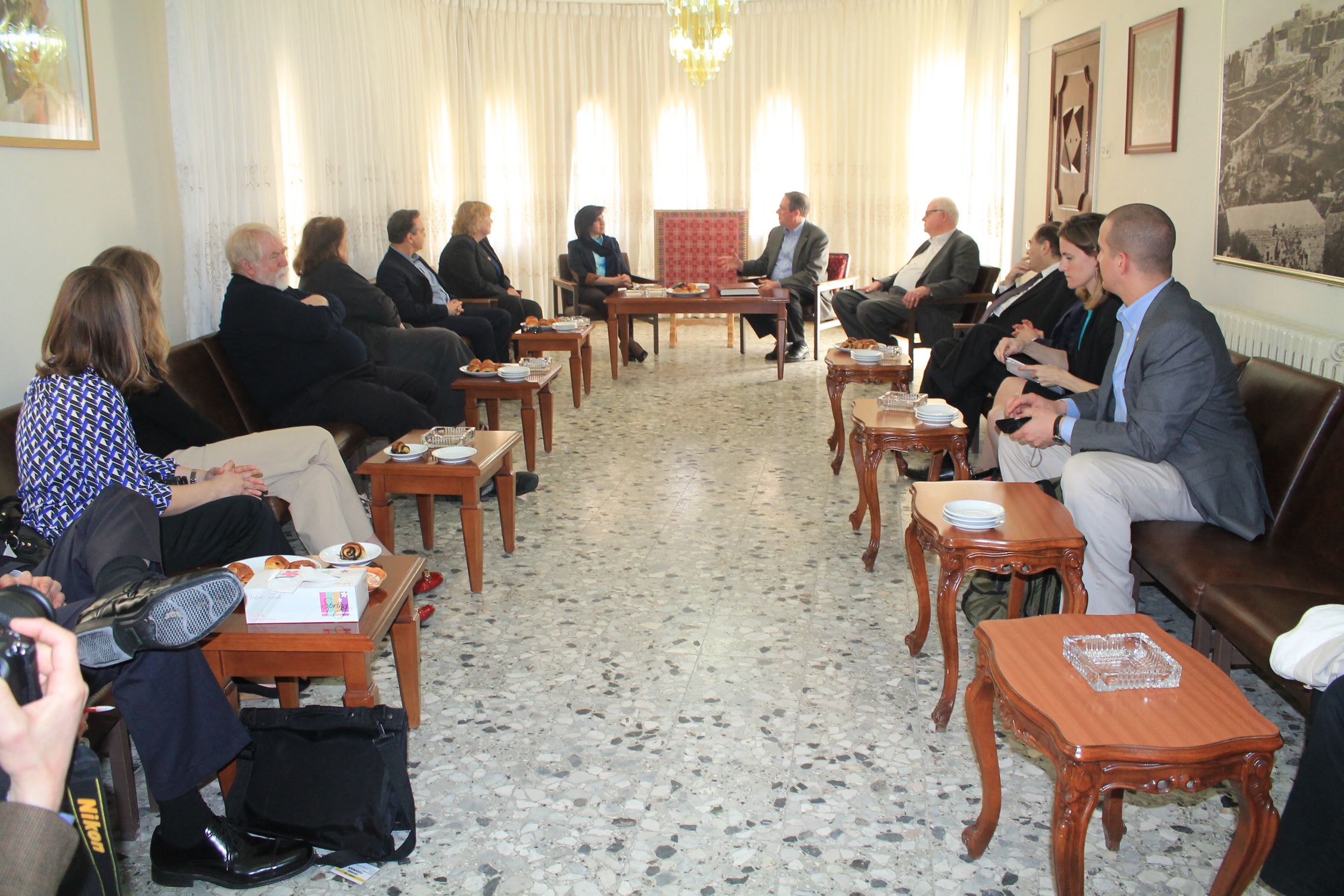 الاستاذة فيرا بابون تستقبل وفدا امريكا من مجلس النواب الامريكي والقنصلية الامريكية