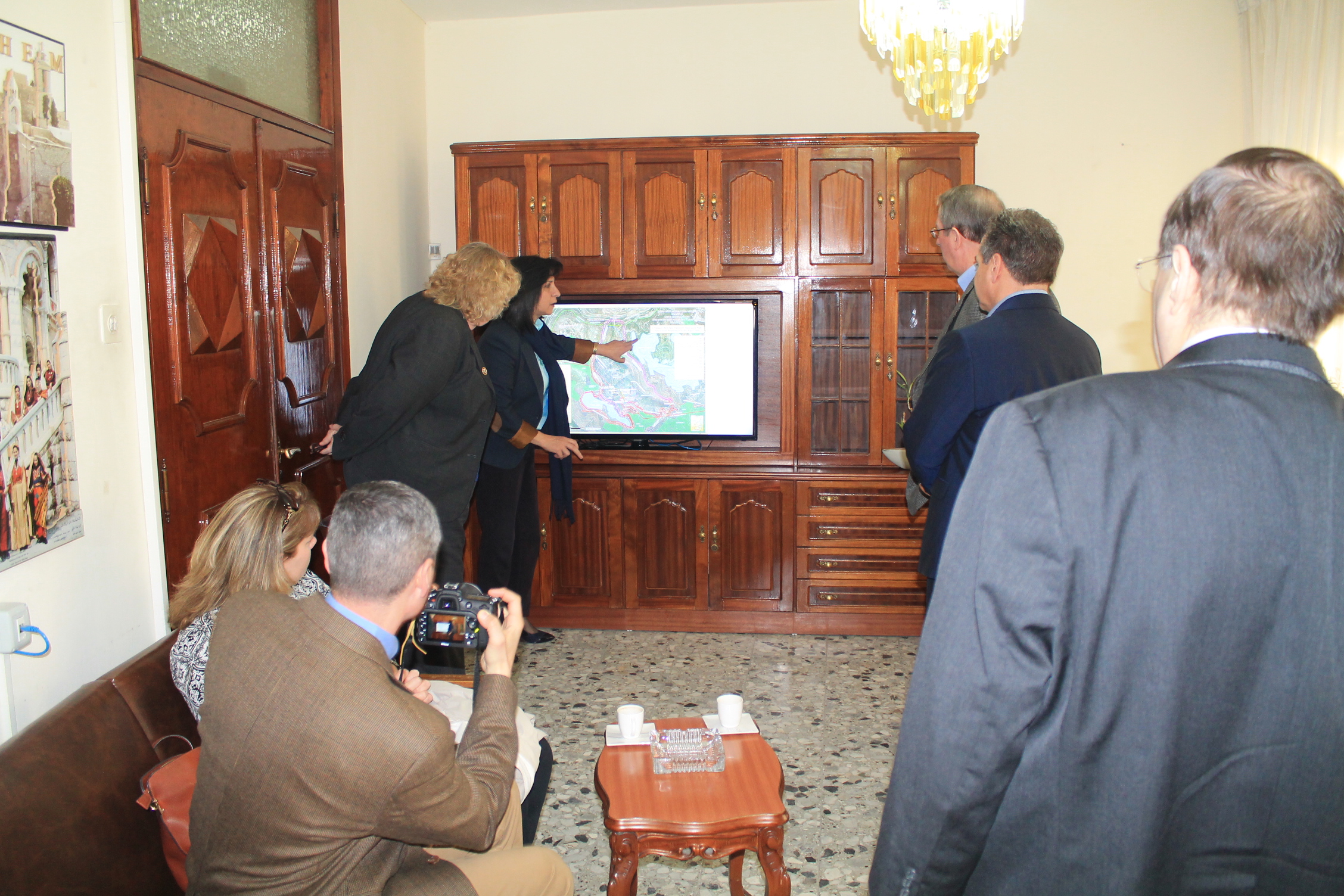 الاستاذة فيرا بابون تستقبل وفدا امريكا من مجلس النواب الامريكي والقنصلية الامريكية