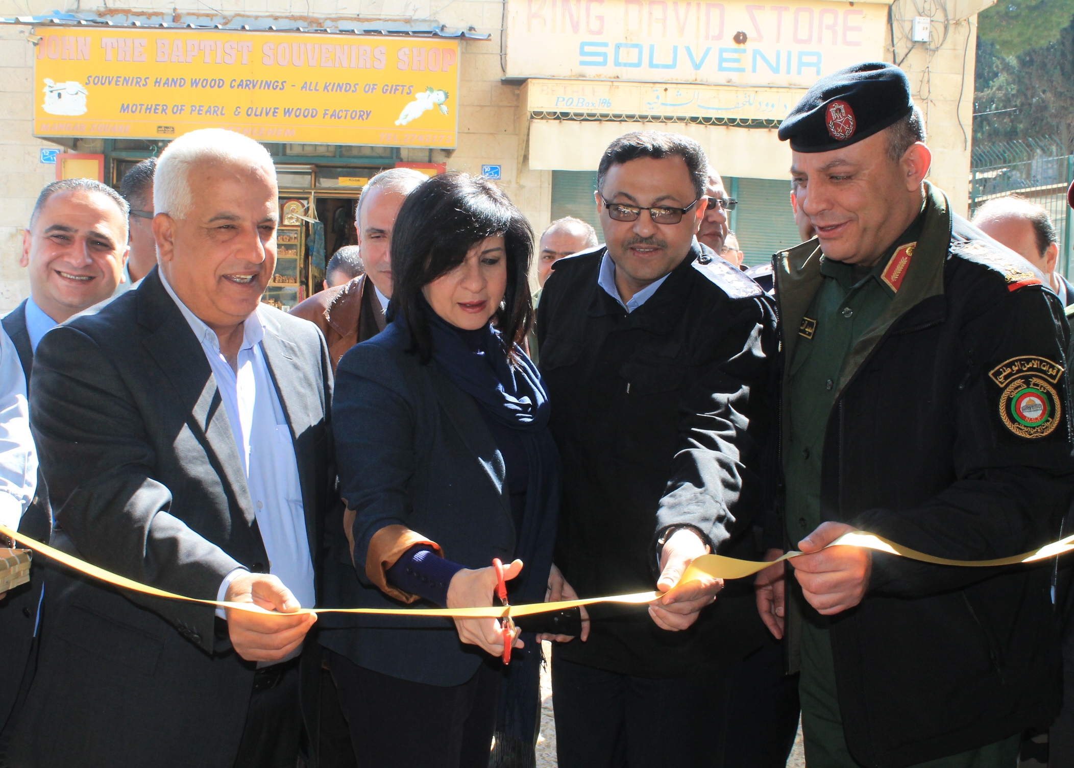 بلدية بيت لحم تحتفل مع شرطة بيت لحم باعادة تأهيل مركز شرطة المدينة