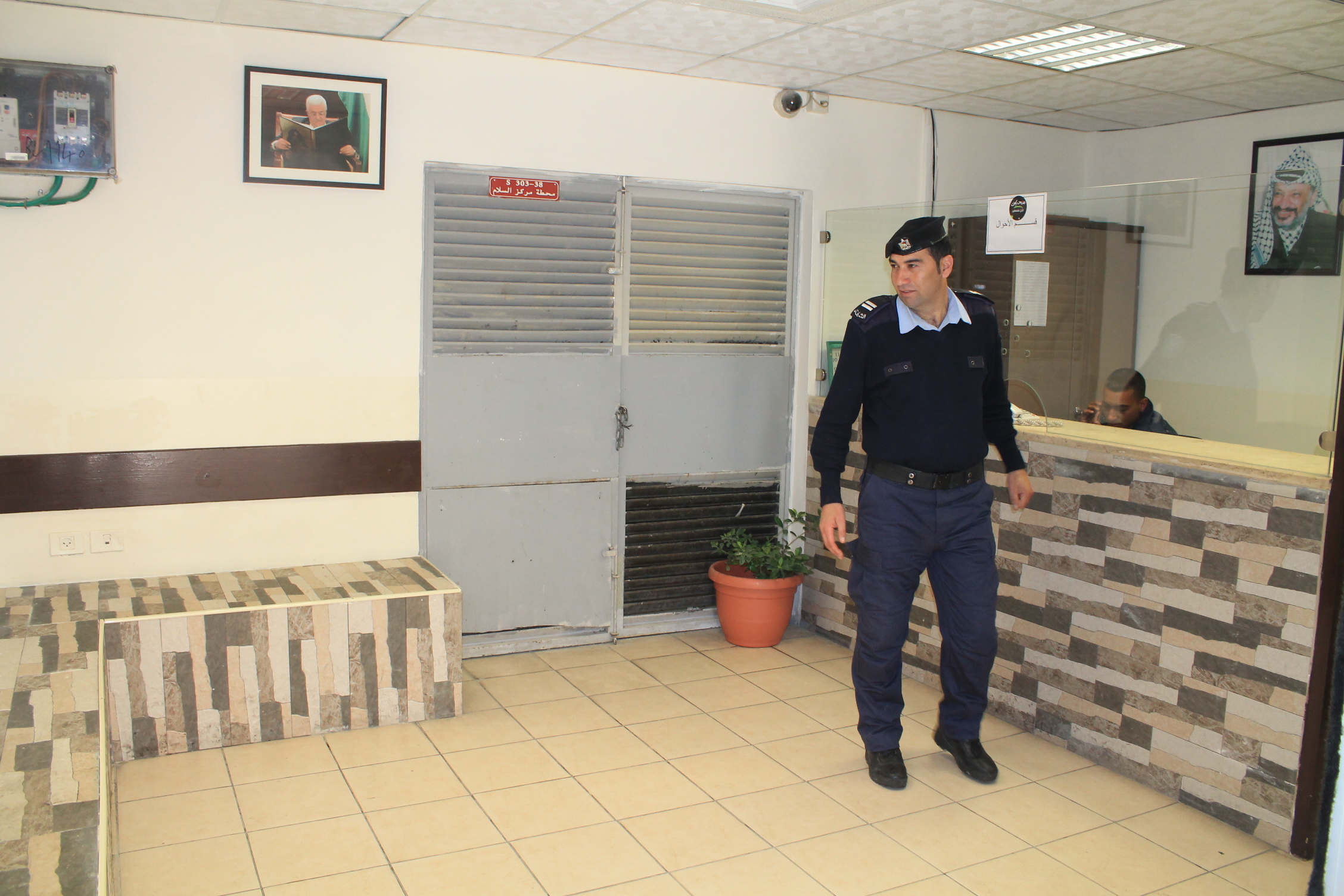 بلدية بيت لحم تحتفل مع شرطة بيت لحم باعادة تأهيل مركز شرطة المدينة