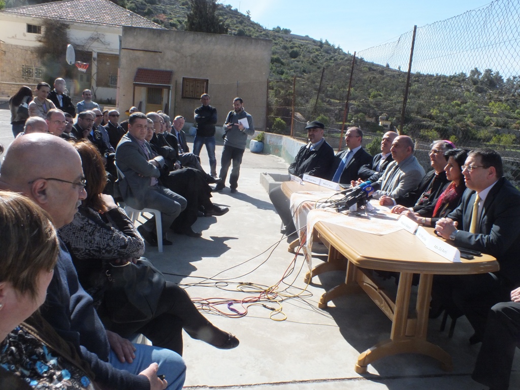 المحكمة العليا الاسرائيلية ترفض المصادقة على اقامة جدار الفصل العنصري على اراضي دير كريمزان 