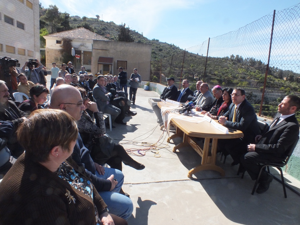 المحكمة العليا الاسرائيلية ترفض المصادقة على اقامة جدار الفصل العنصري على اراضي دير كريمزان 