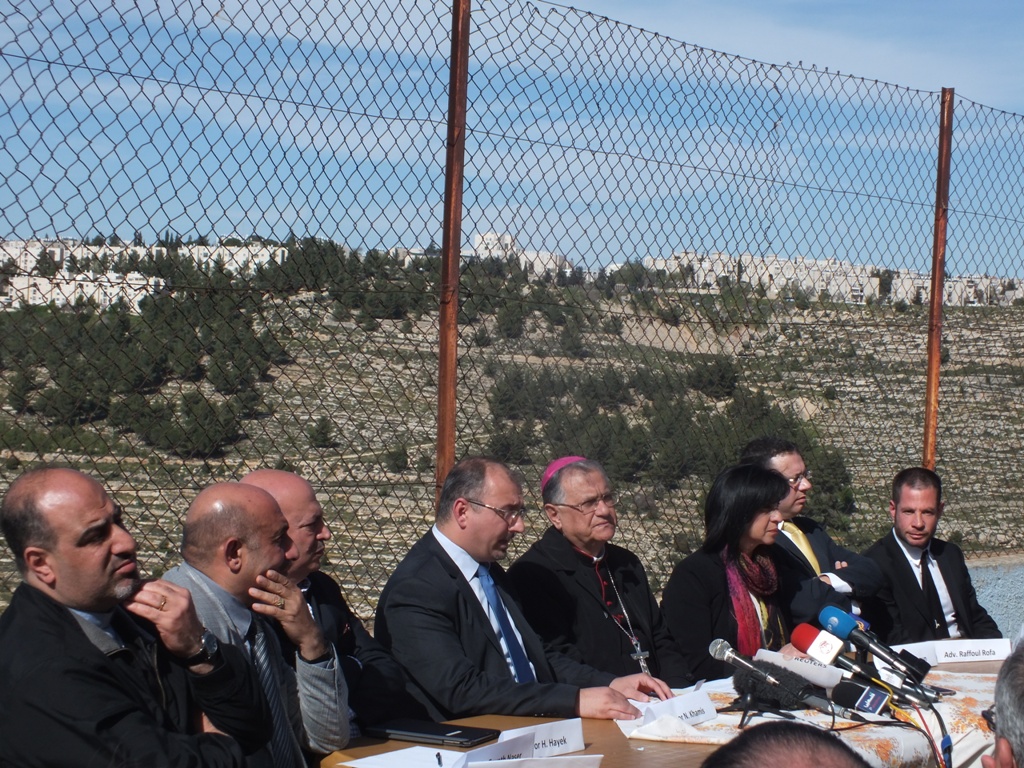 المحكمة العليا الاسرائيلية ترفض المصادقة على اقامة جدار الفصل العنصري على اراضي دير كريمزان 