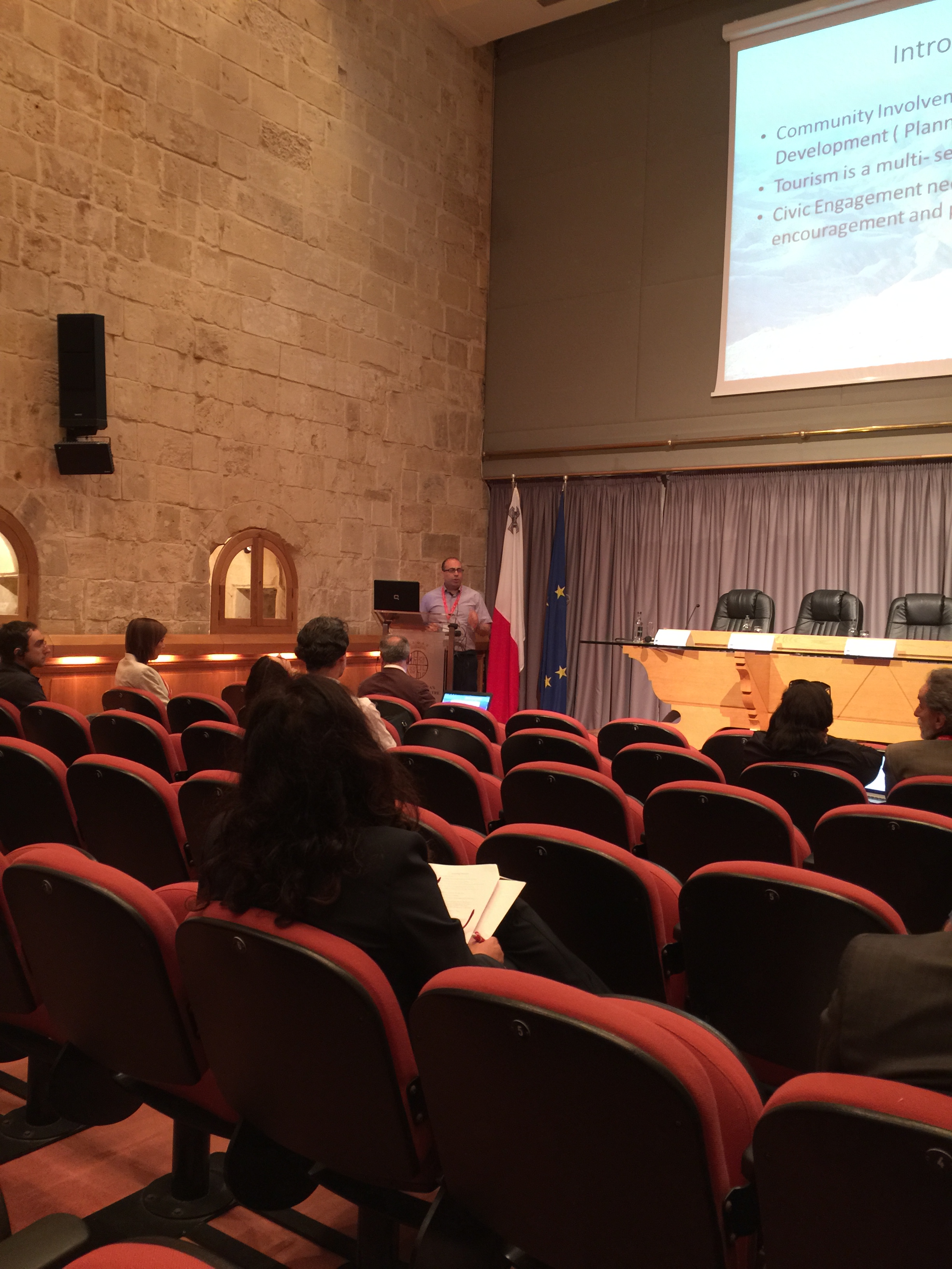 وفد فلسطيني يضم ممثلين عن بلدية بيت لحم يشارك في مؤتمر خاص بالسياحة المجتمعية في مالطا