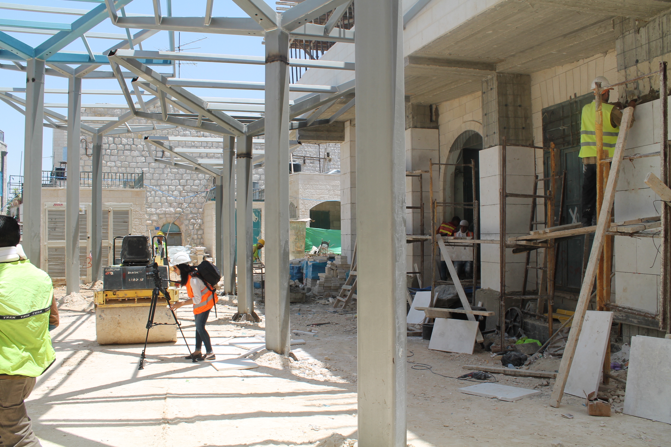 بلدية بيت لحم تشارك في الإستلام التقني لمقطع من سوق بيت لحم القديم الجاري إعادة تأهيله