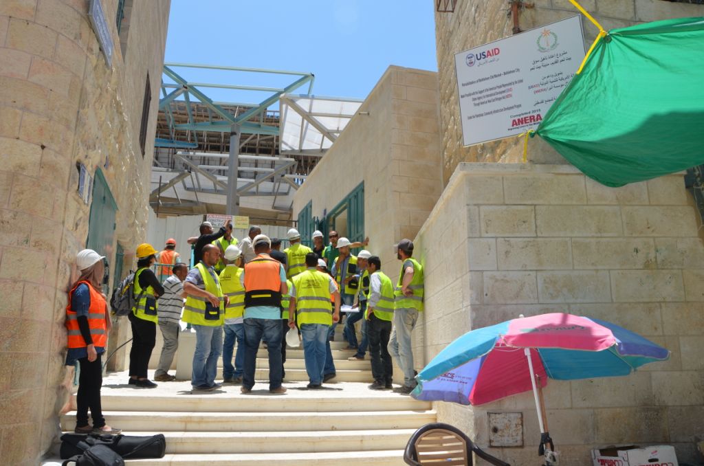 بلدية بيت لحم تشارك في الإستلام التقني لمقطع من سوق بيت لحم القديم الجاري إعادة تأهيله