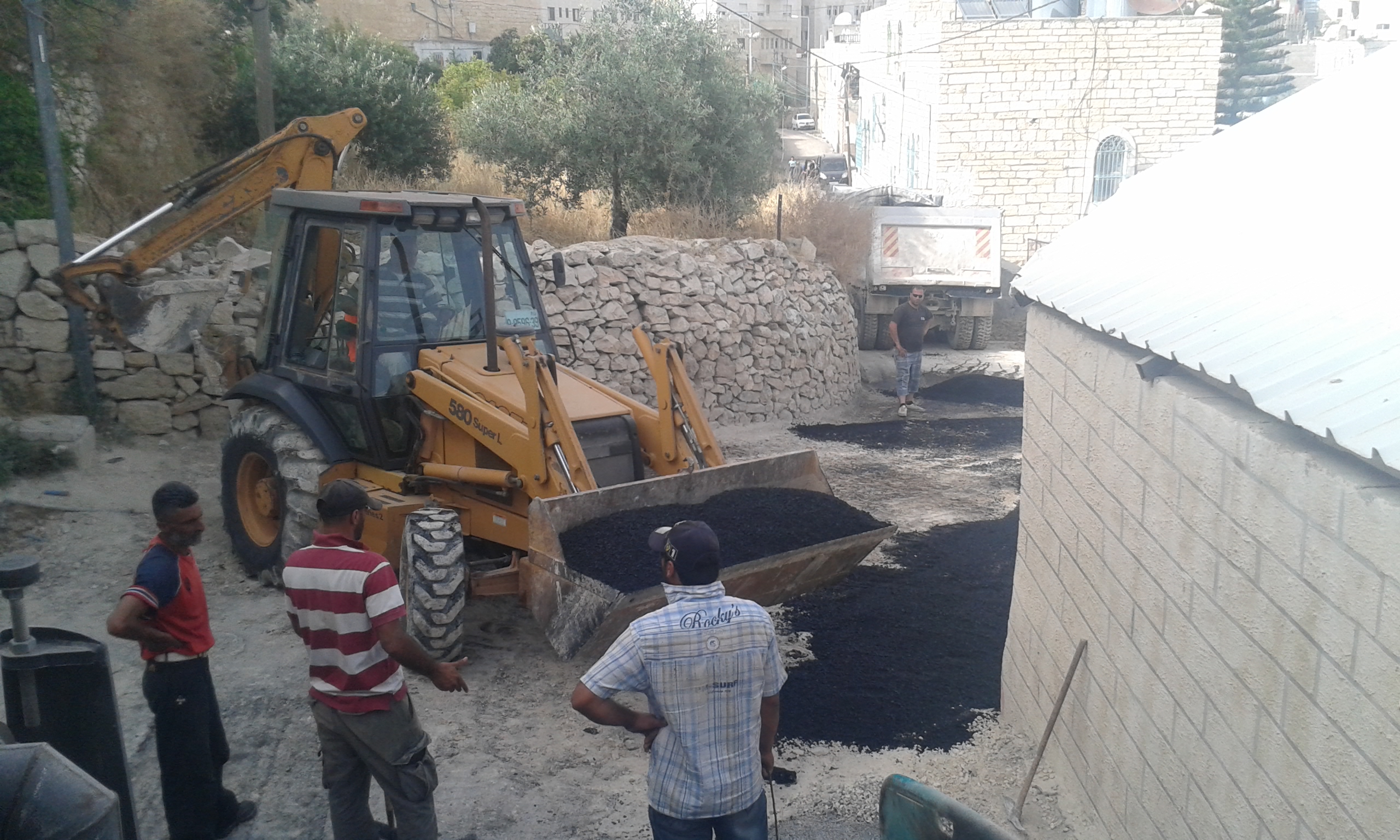 بلدية بيت لحم تنهي أعمال تعبيد وتأهيل شارع الكرمل ومقطع متفرع من شارع المياه