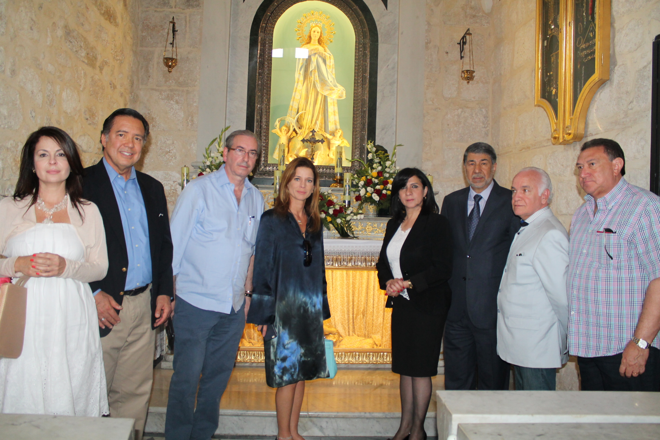 رئيسة بلدية بيت لحم ترافق رئيس مجلس النواب البرازيلي والوفد المرافق في كنيسة المهد