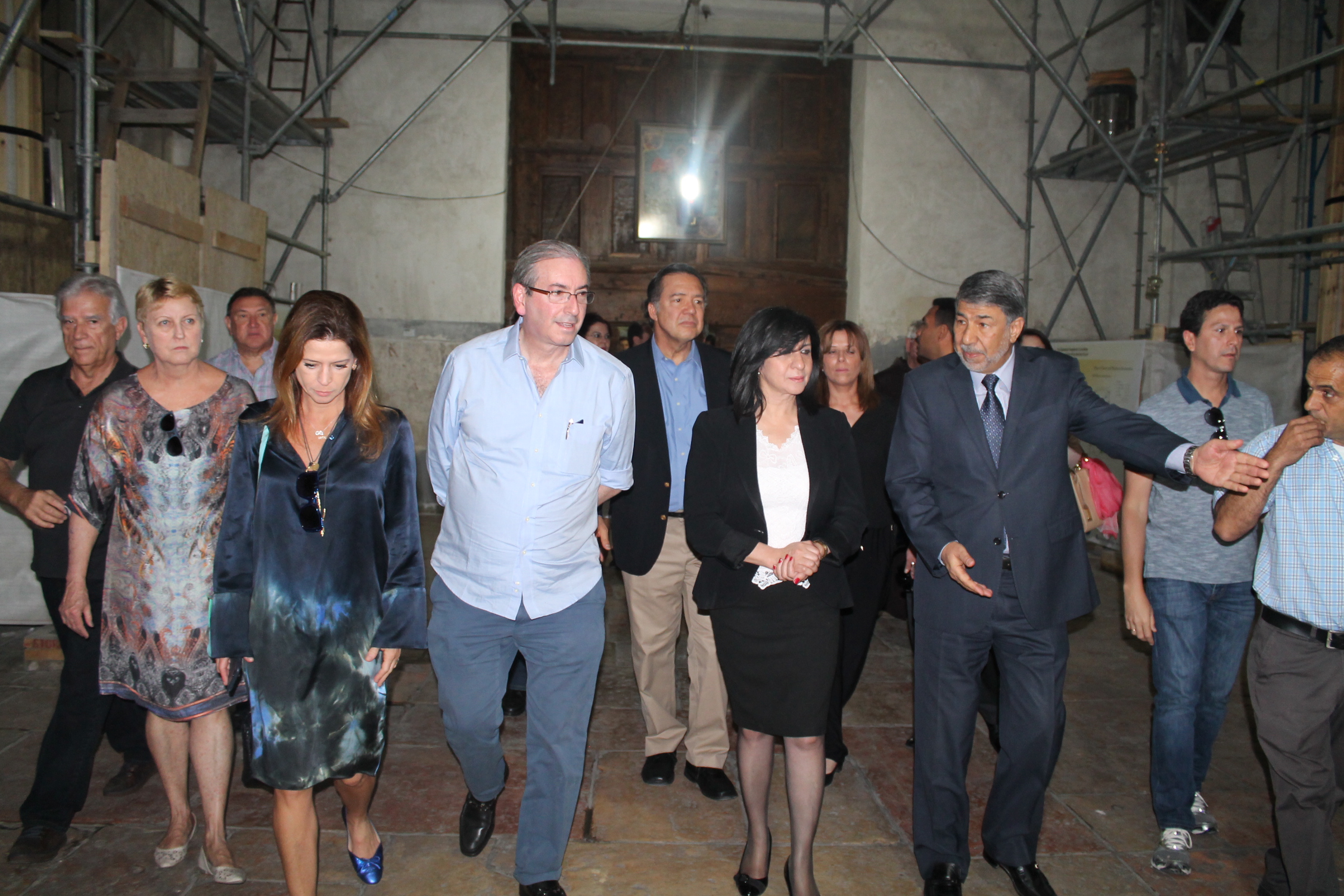 رئيسة بلدية بيت لحم ترافق رئيس مجلس النواب البرازيلي والوفد المرافق في كنيسة المهد