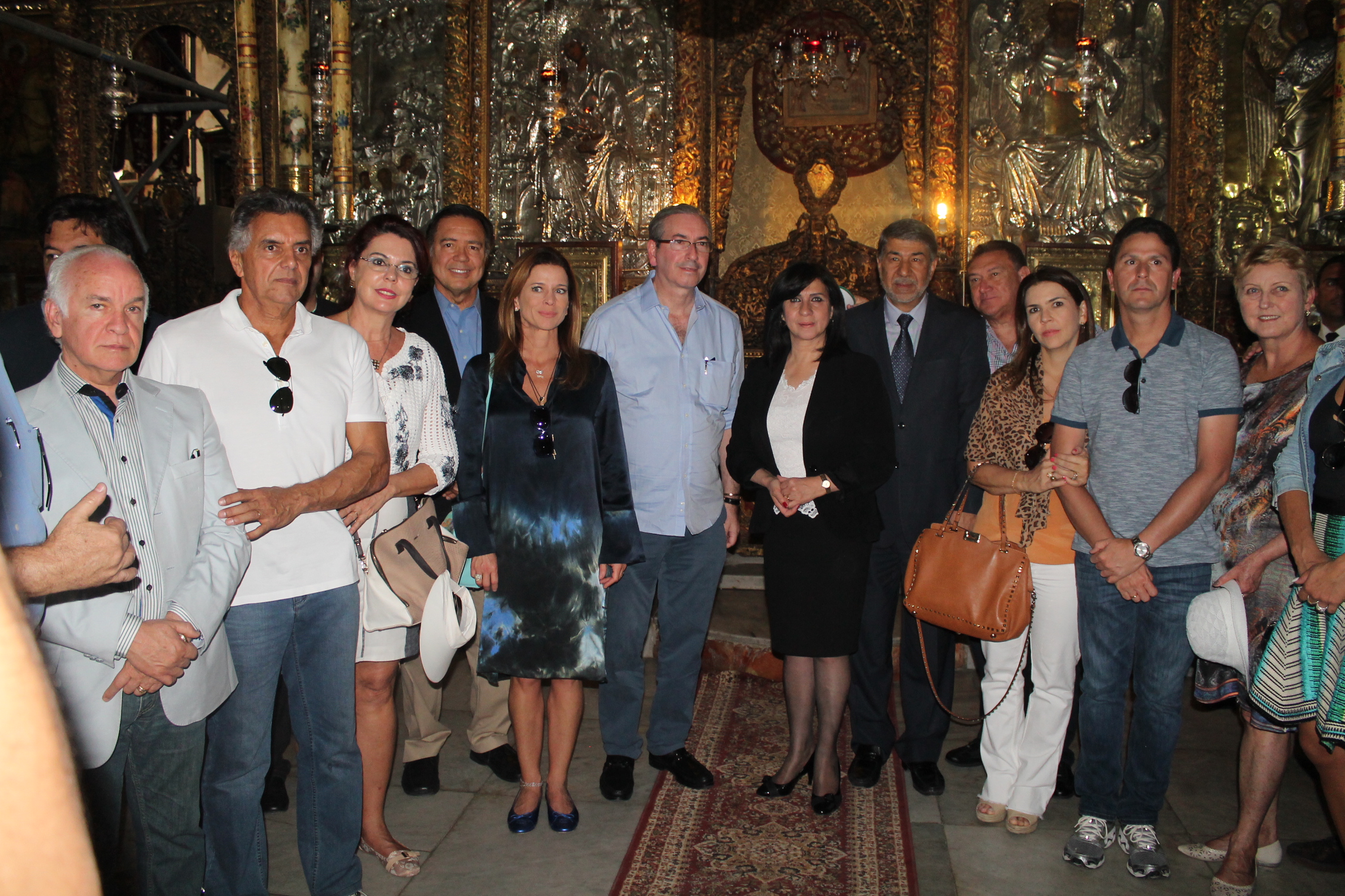 رئيسة بلدية بيت لحم ترافق رئيس مجلس النواب البرازيلي والوفد المرافق في كنيسة المهد