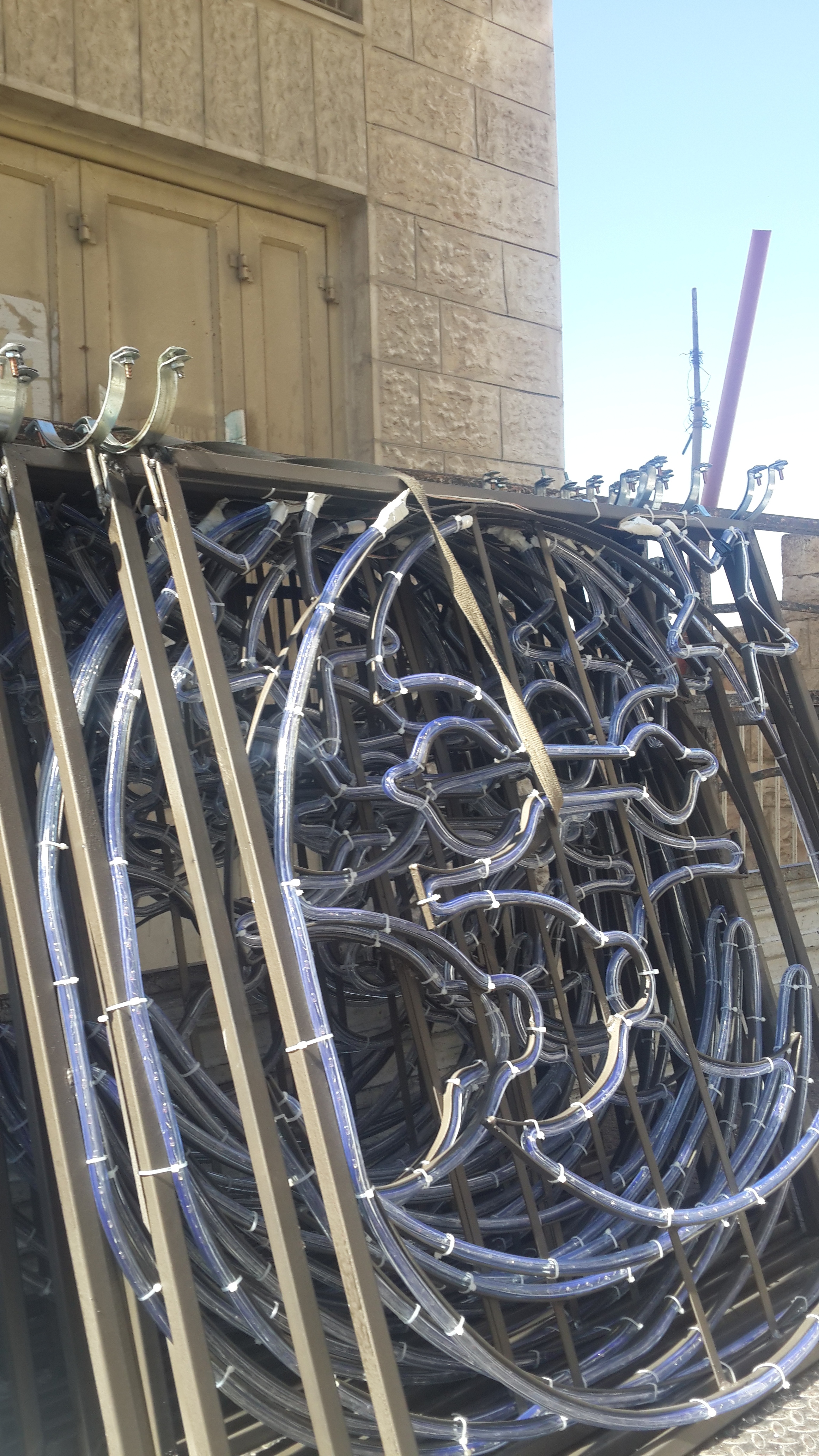 بلدية بيت لحم تعمل على تزيين مساجد المدينة والشوارع والحارات والميادين إستعدادا للشهر الفضيل 