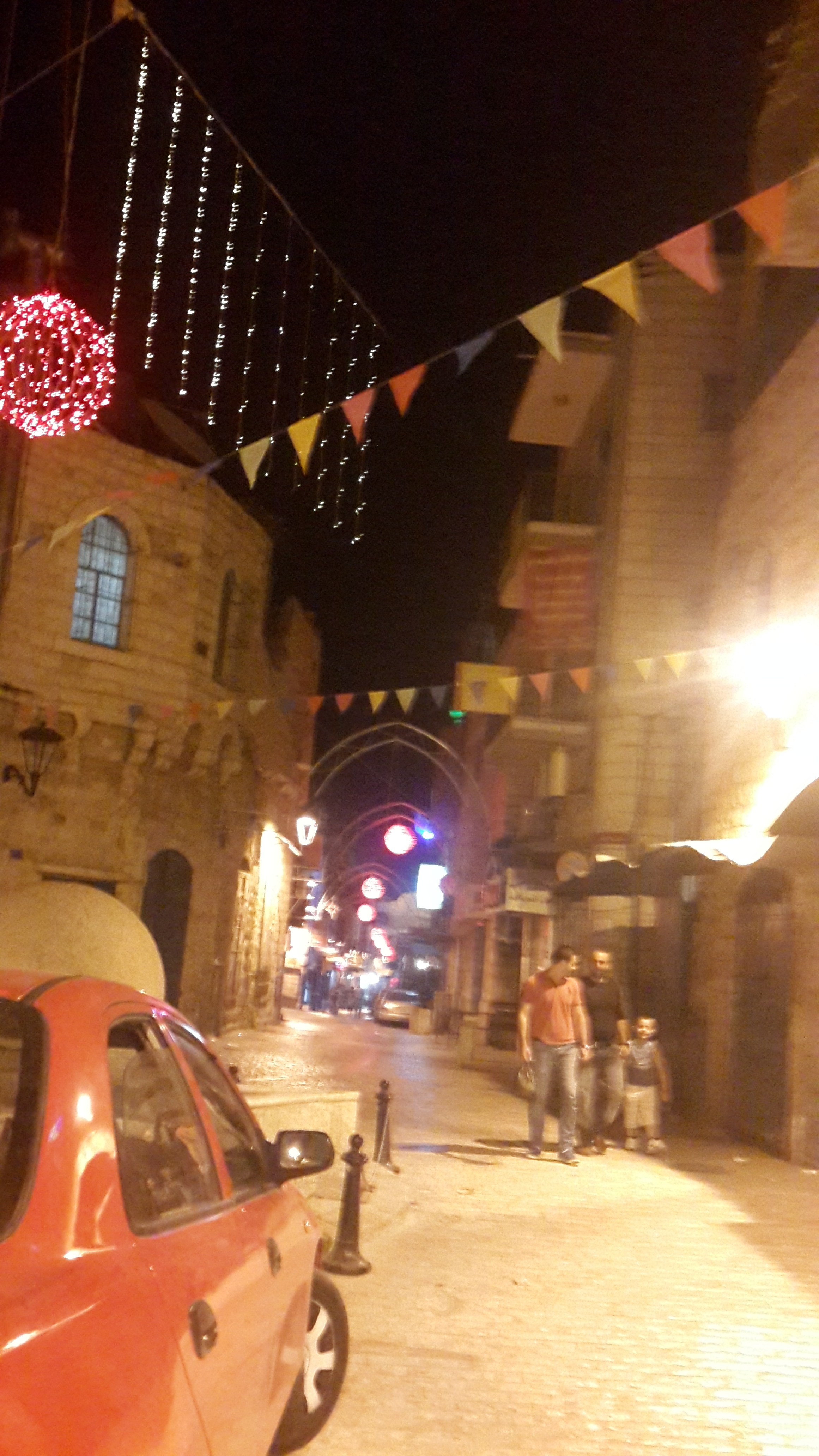 بلدية بيت لحم تعمل على تزيين مساجد المدينة والشوارع والحارات والميادين إستعدادا للشهر الفضيل 