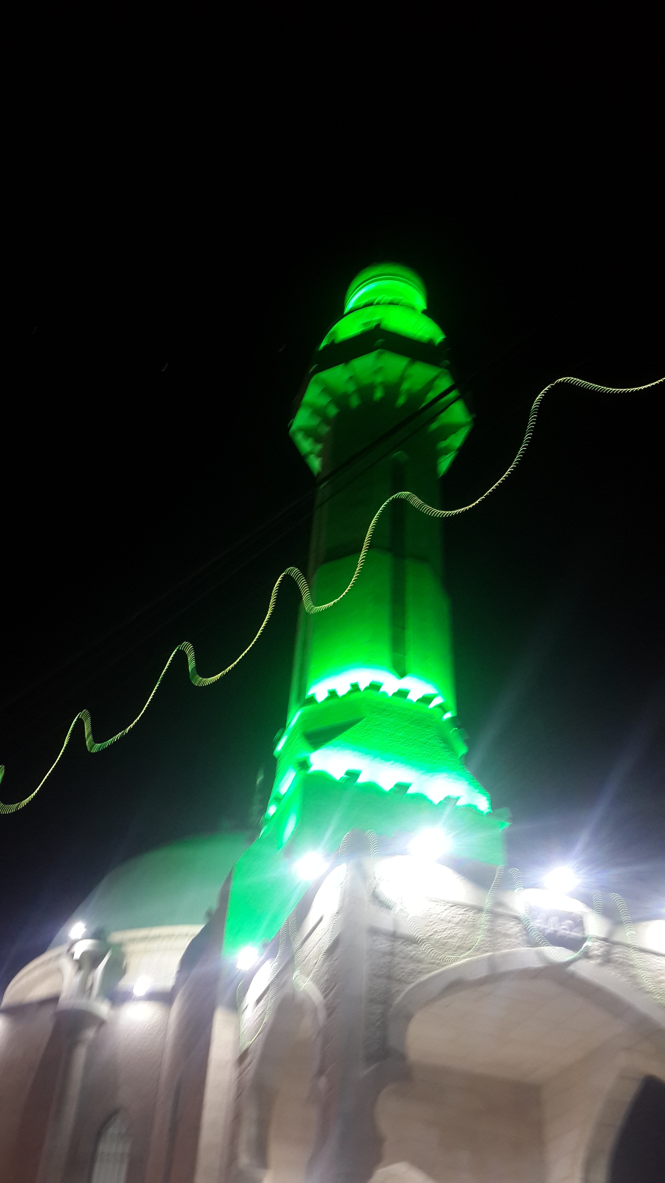 بلدية بيت لحم تعمل على تزيين مساجد المدينة والشوارع والحارات والميادين إستعدادا للشهر الفضيل 