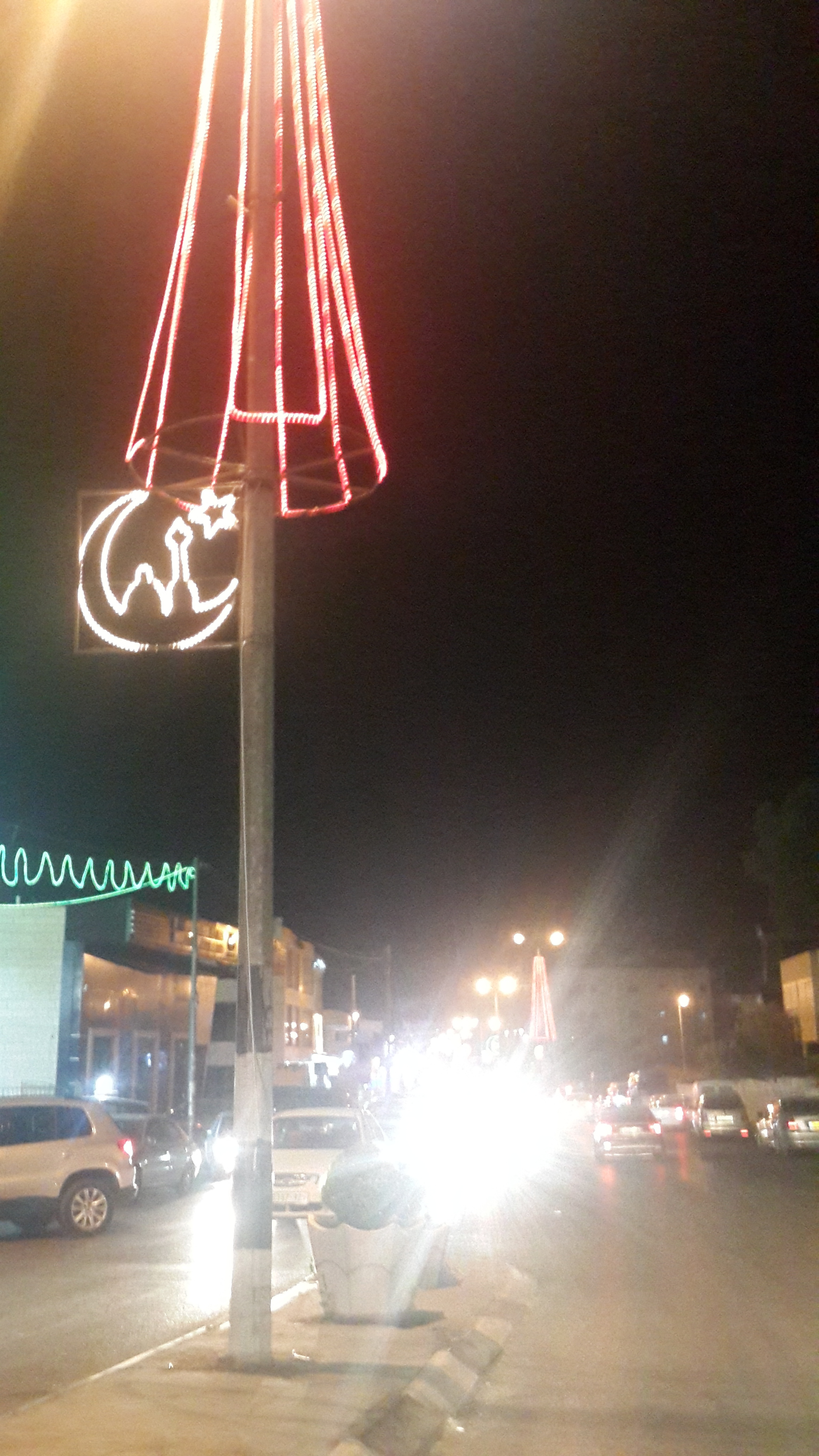 بلدية بيت لحم تعمل على تزيين مساجد المدينة والشوارع والحارات والميادين إستعدادا للشهر الفضيل 