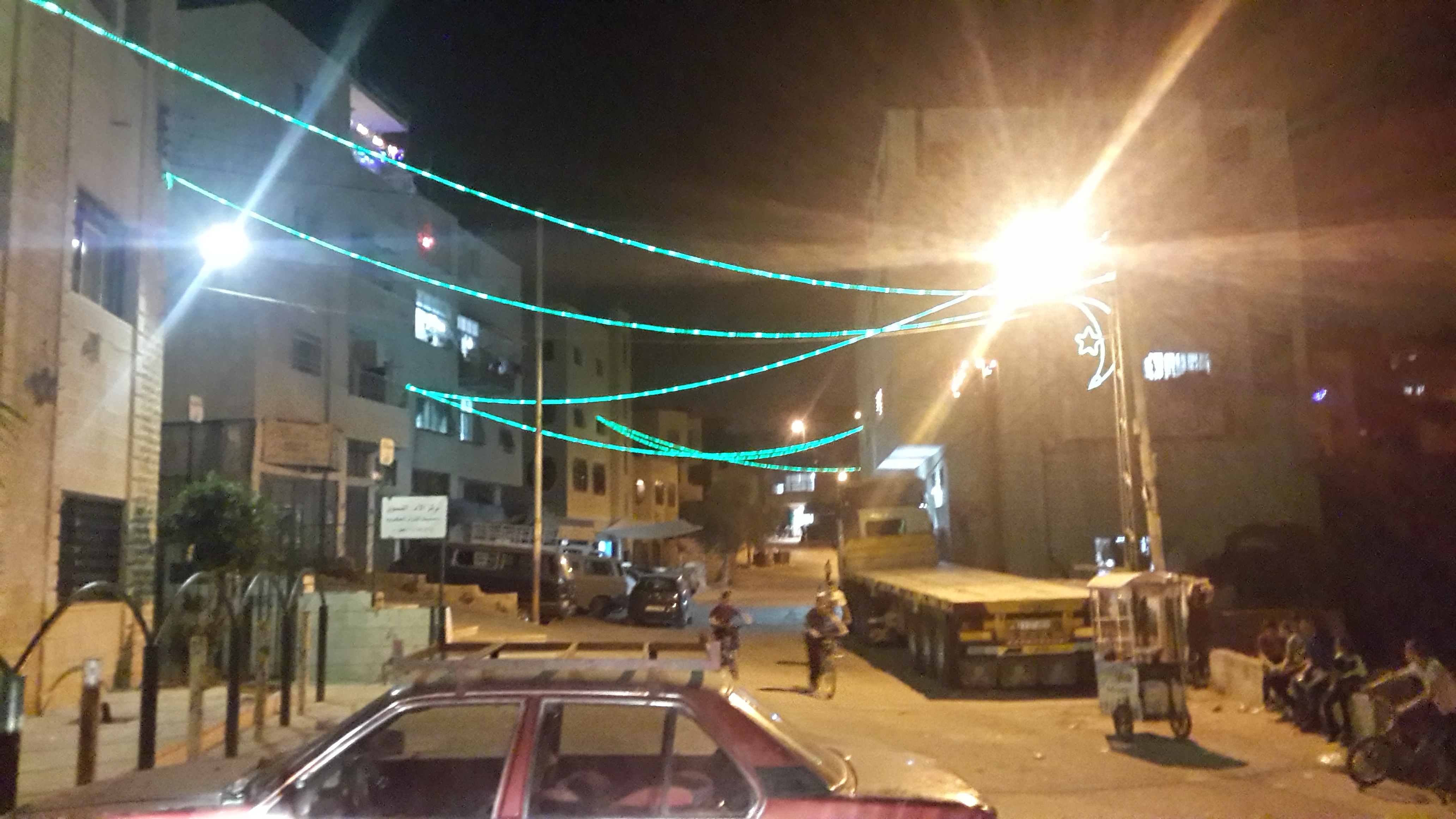 بلدية بيت لحم تعمل على تزيين مساجد المدينة والشوارع والحارات والميادين إستعدادا للشهر الفضيل 